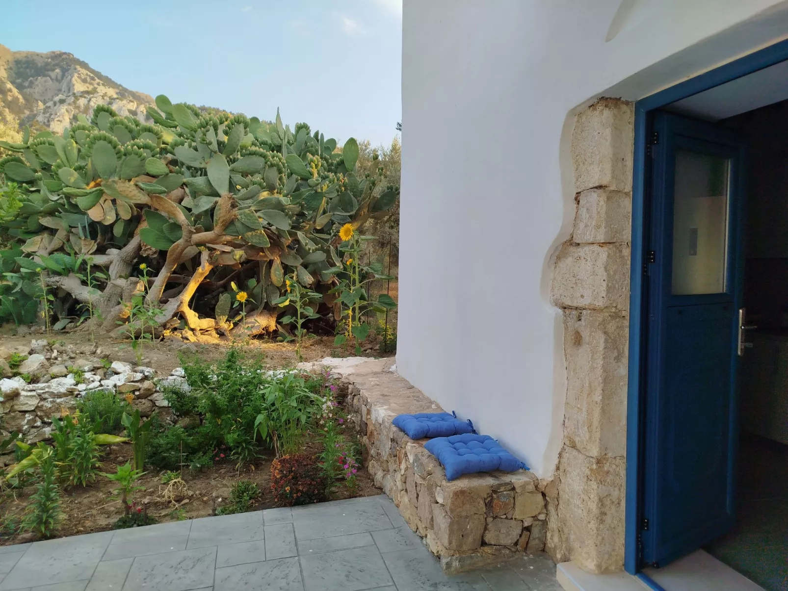 "Großvaters Haus", ein 150 Jahre altes Steinhaus-Outside