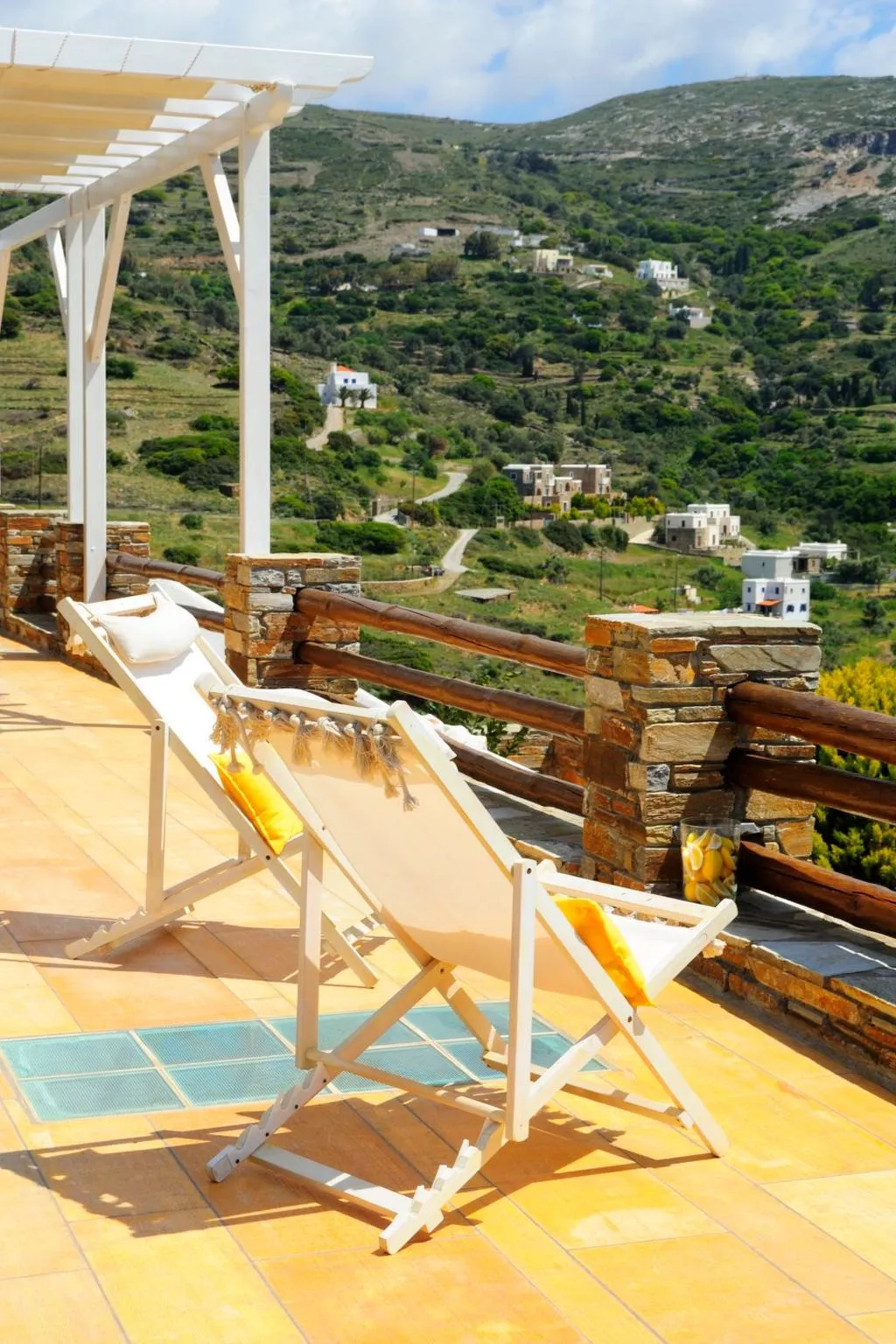 Villa mit Blick auf das Wasser-Dehors