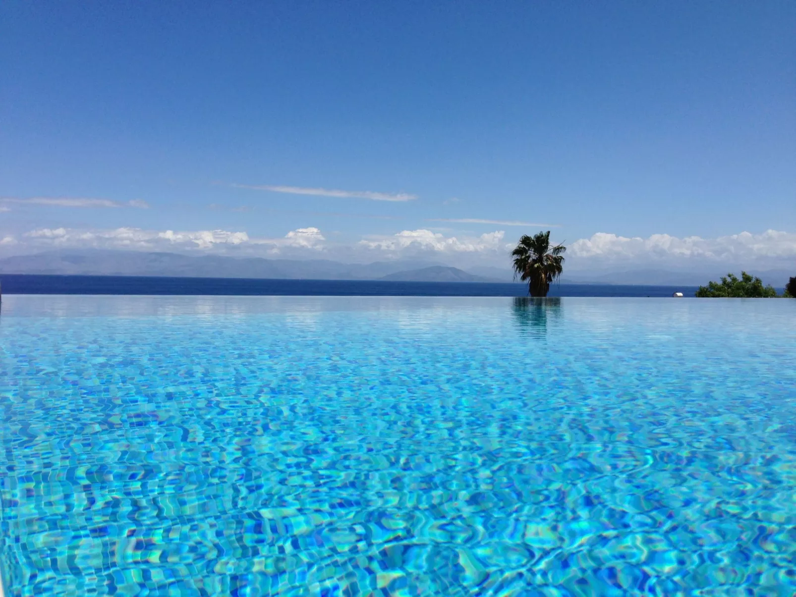 Ferienvilla mit Blick auf das Wasser-Image-tags.info