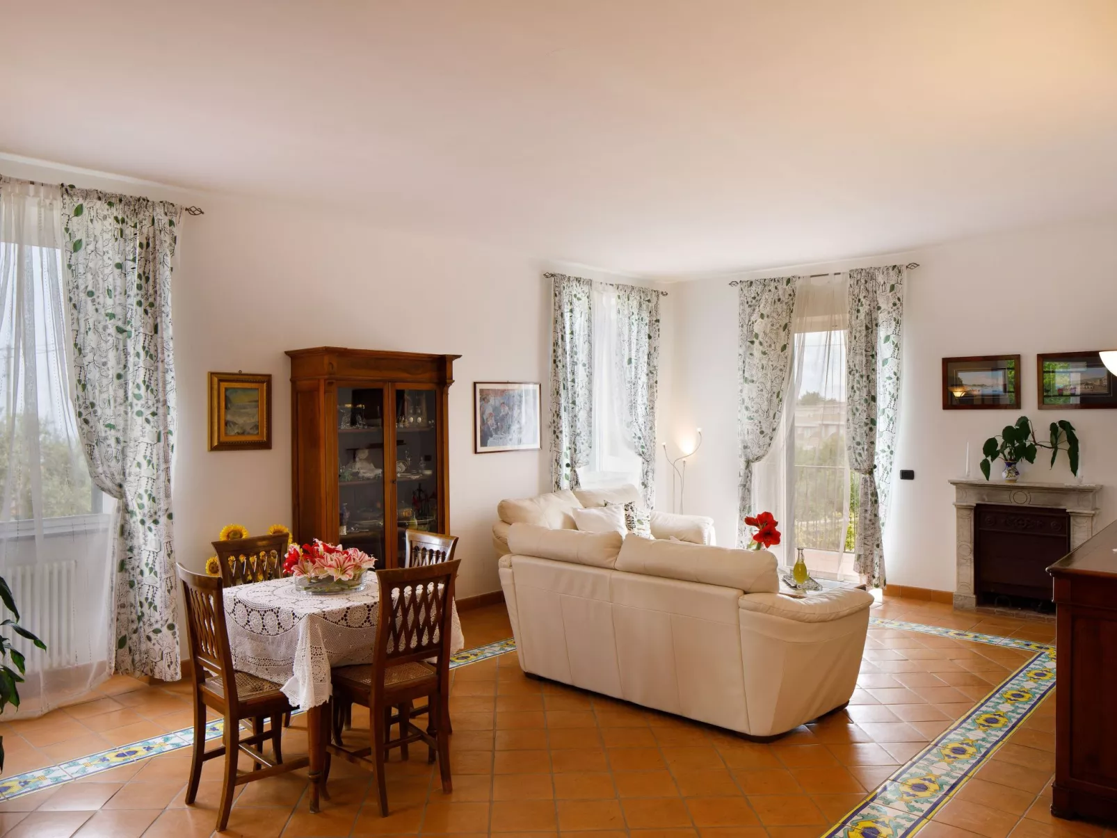 Panoramavilla mit Pool-Inside