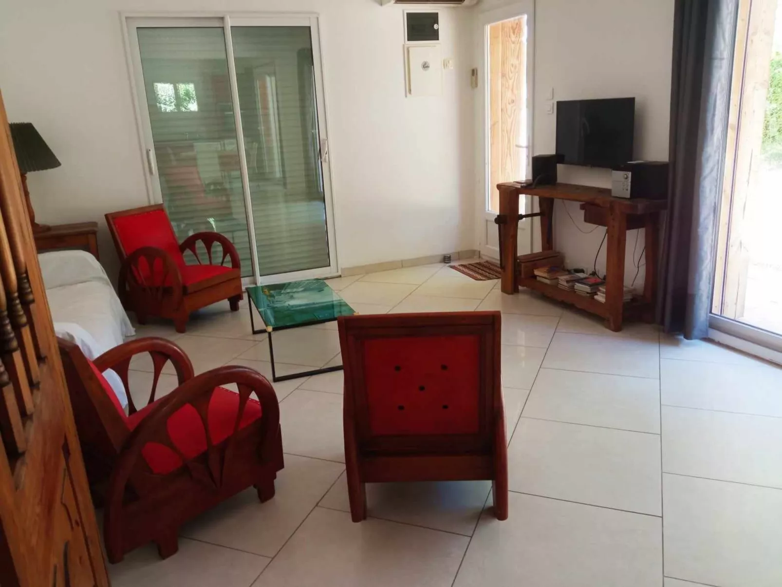 La petite maison sous les pinins-innenpool-Drinnen