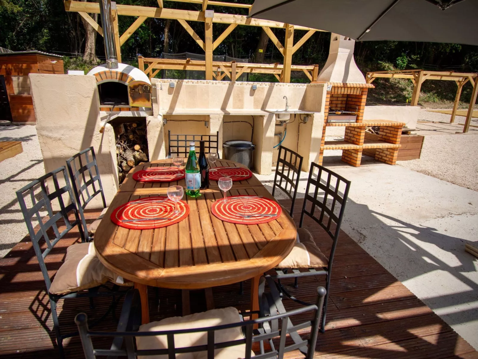 Leonie's Gîte Moulin de Tartay in Avignon-Draußen