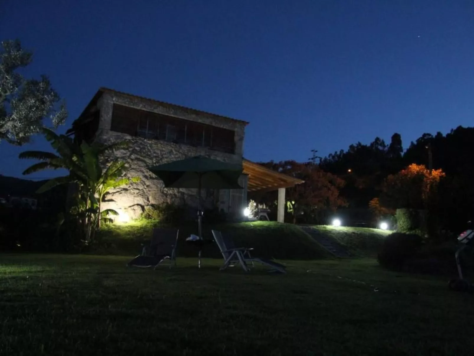 Fabelhafter Pool in einer atemberaubenden Landschaft-Draußen