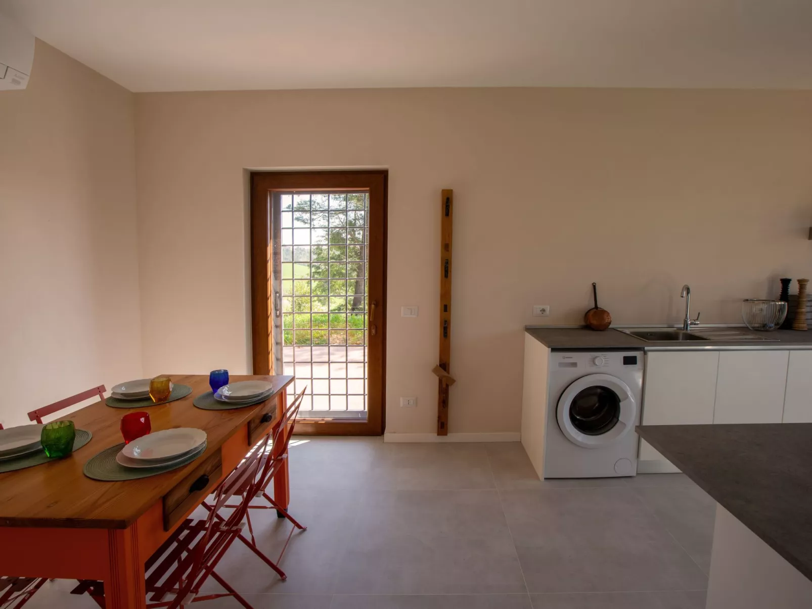 Neue Wohnung mit 2 Zimmern, Veranda und Pool-Drinnen