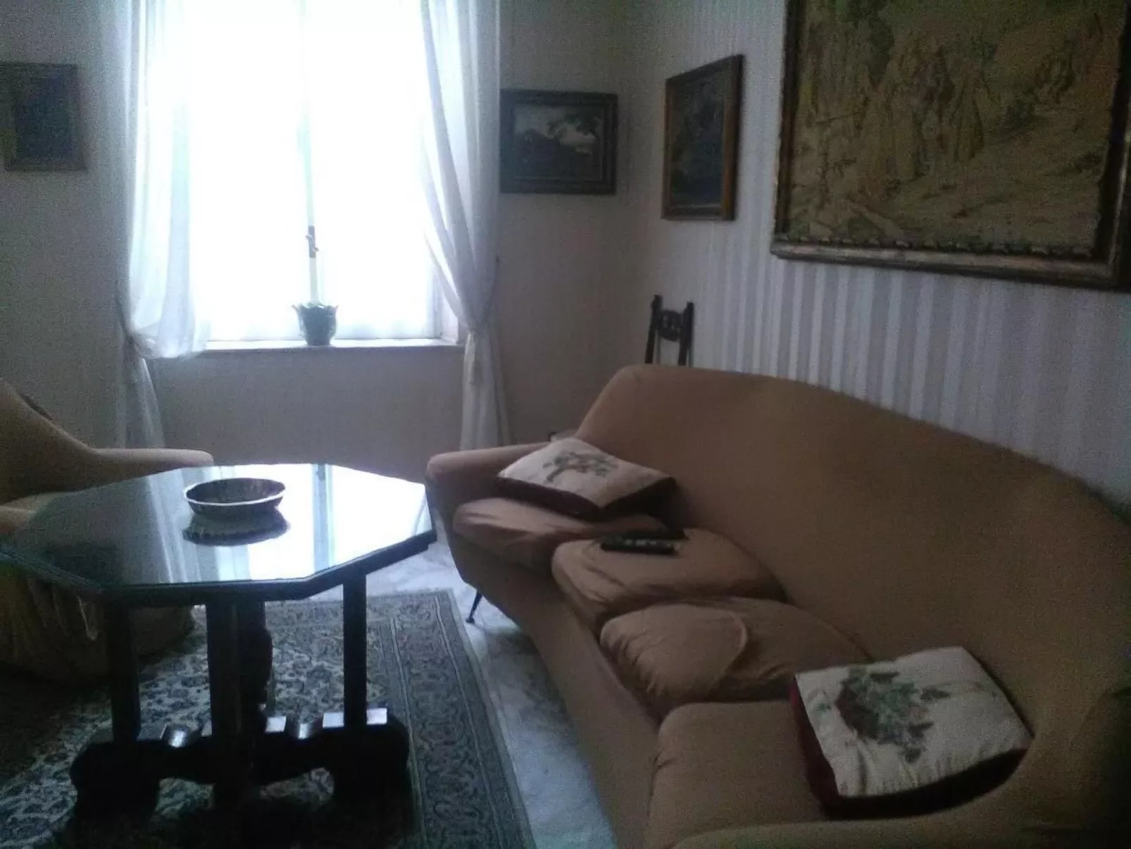 Nahe Rom mit Terrasse und einem Flügel-Inside