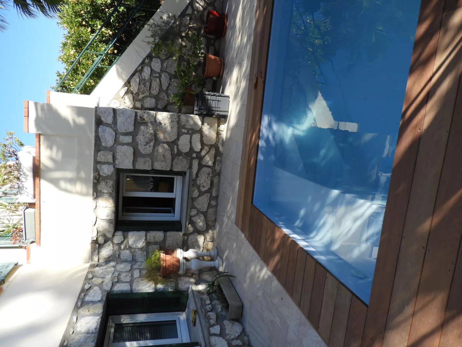 Wohnung "Les roses" auf einem eingemauerten Grundstück-Outside