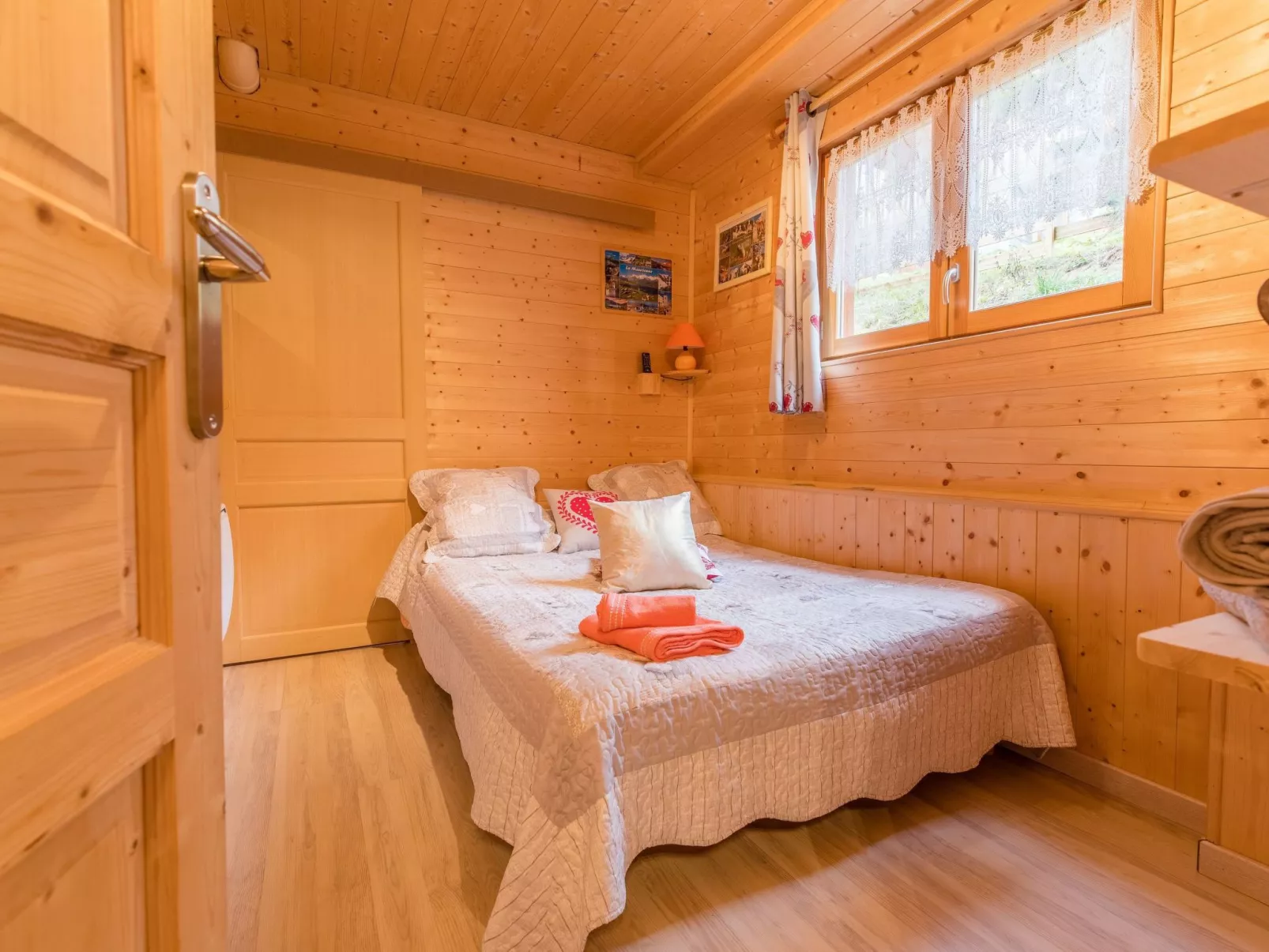 Erdgeschoss 110 m2 - 15 Personen - In der Nähe der Pisten-Drinnen