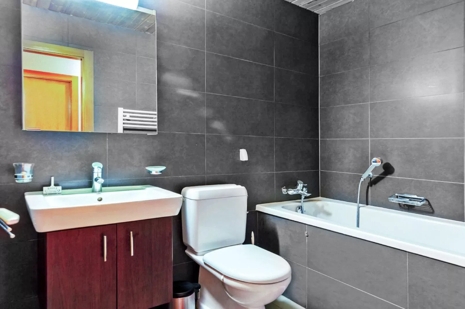 Chalet Arnica-Bathroom
