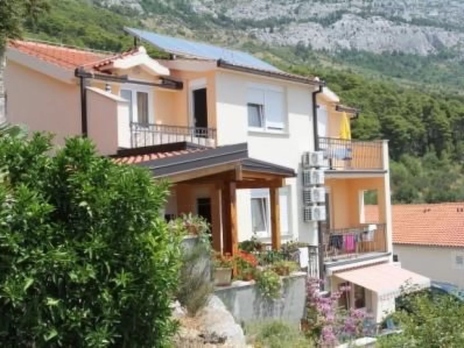 Parterre-Ferienwohnung für vier Personen-Outside