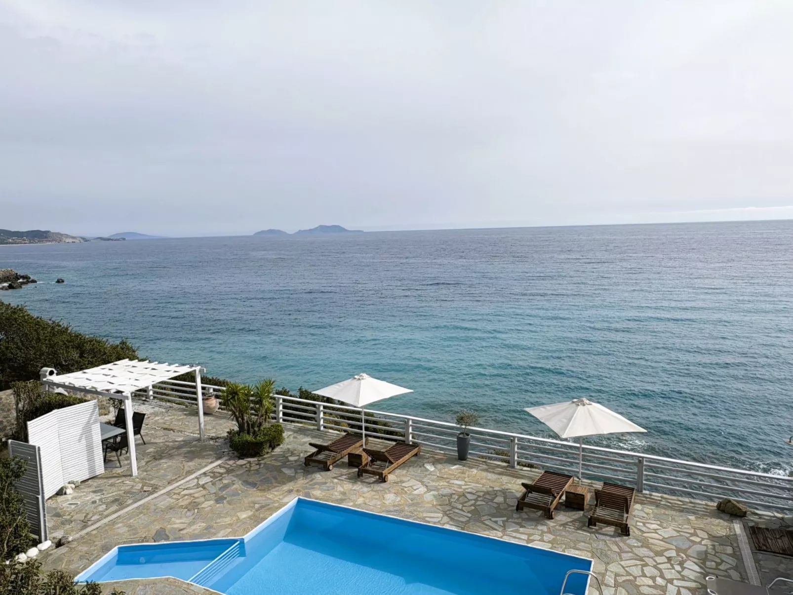 "Villa Chryssa" direkt am Strand-Dehors