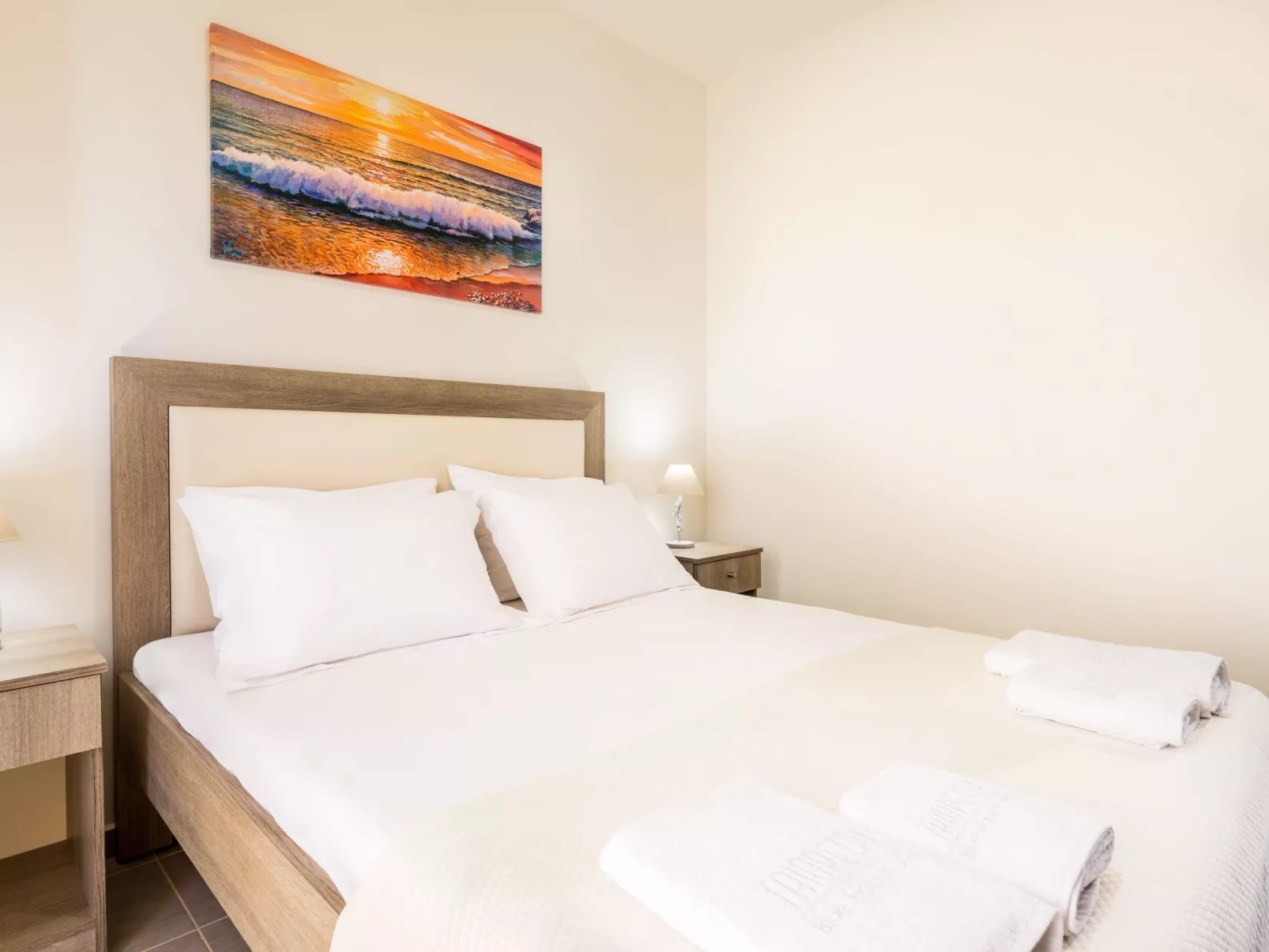 Küstenvilla mit Pool in der Nähe eines ruhigen Sandstrandes-Drinnen