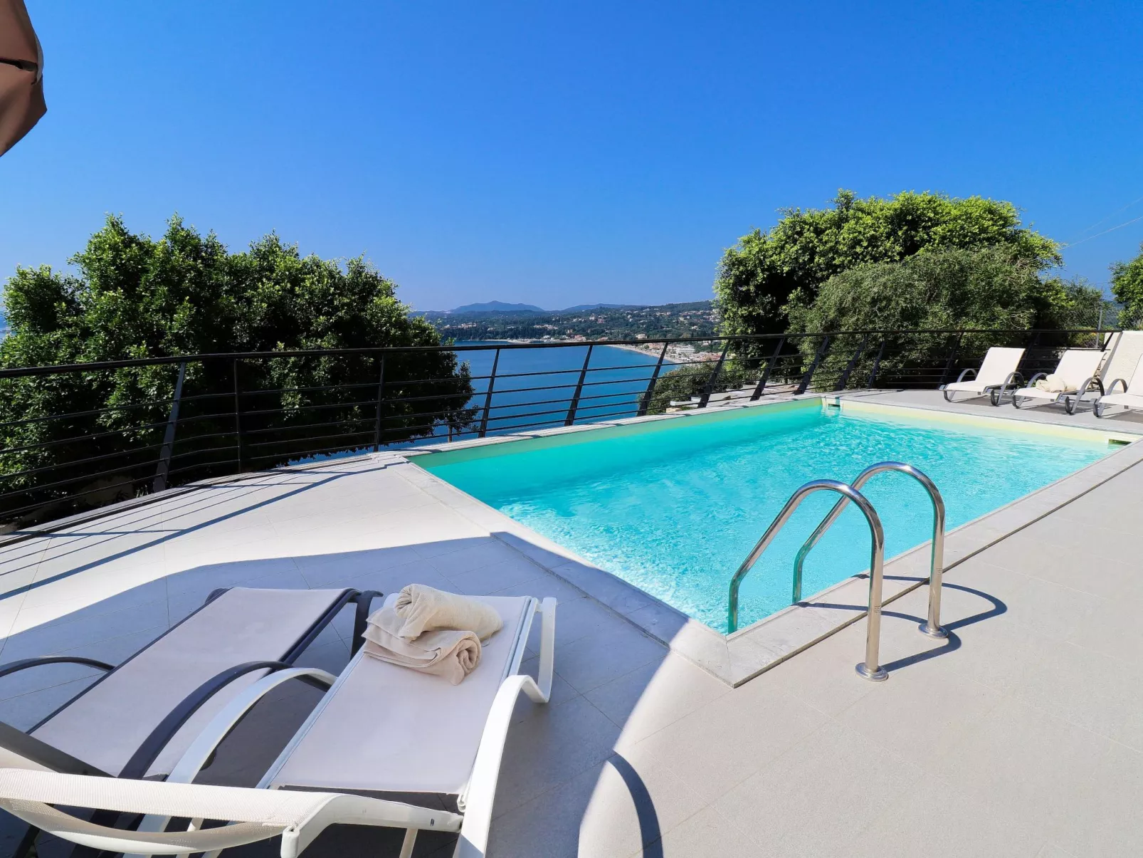 "Faiax" mit eigenem Pool-Draußen