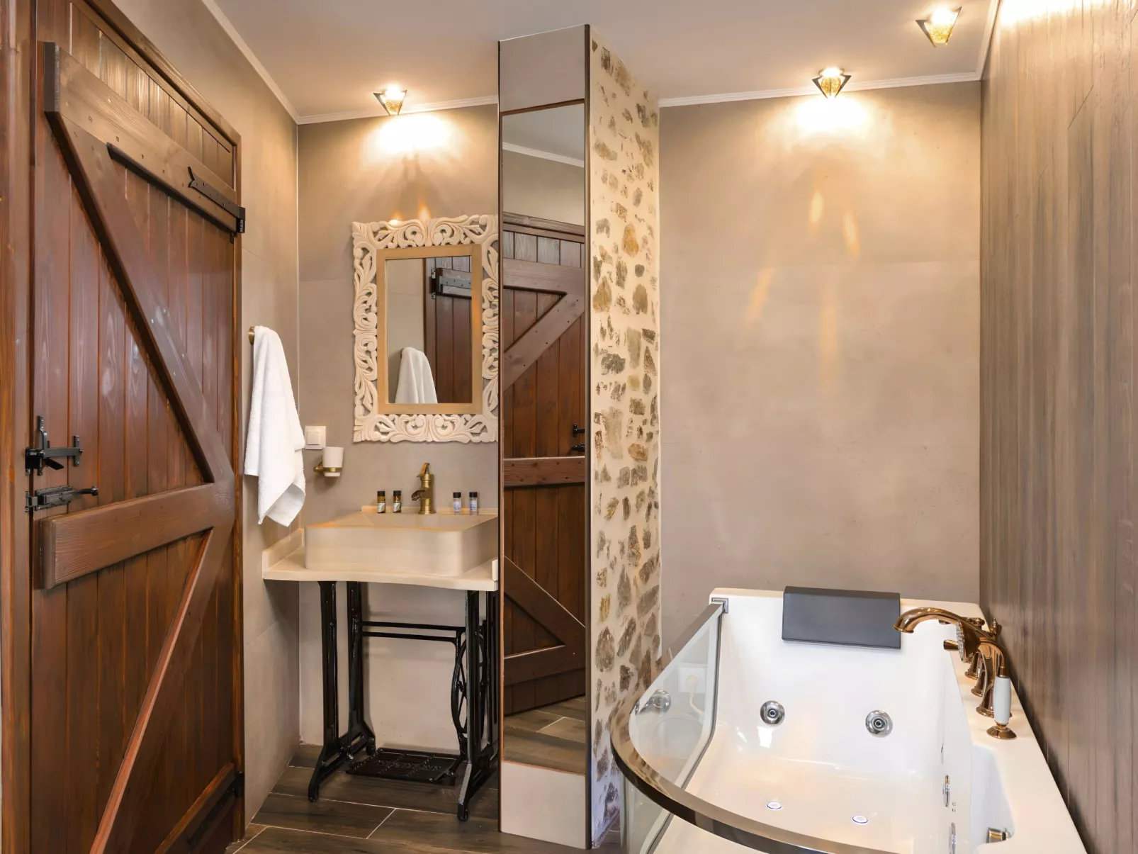 Petralis Luxus Villa Pool Whirlpool-Drinnen