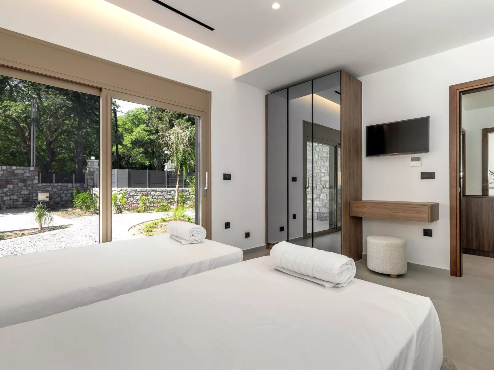 Emerald Estate-Dedans