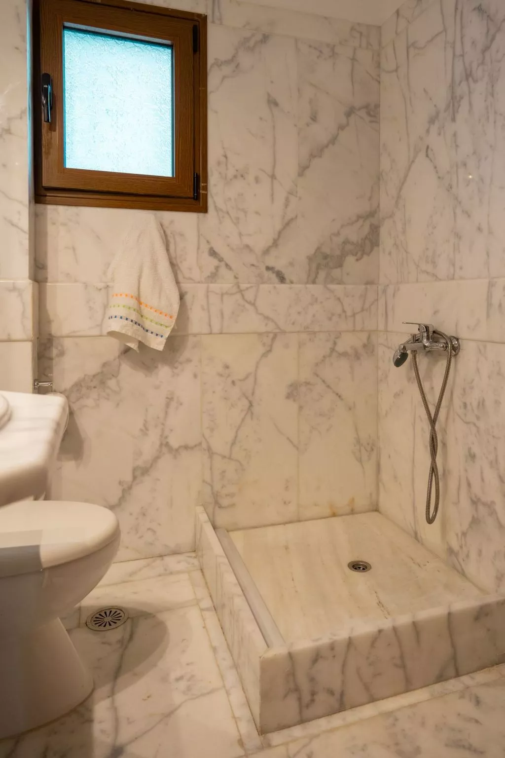 The Miller House under Meteora-Drinnen