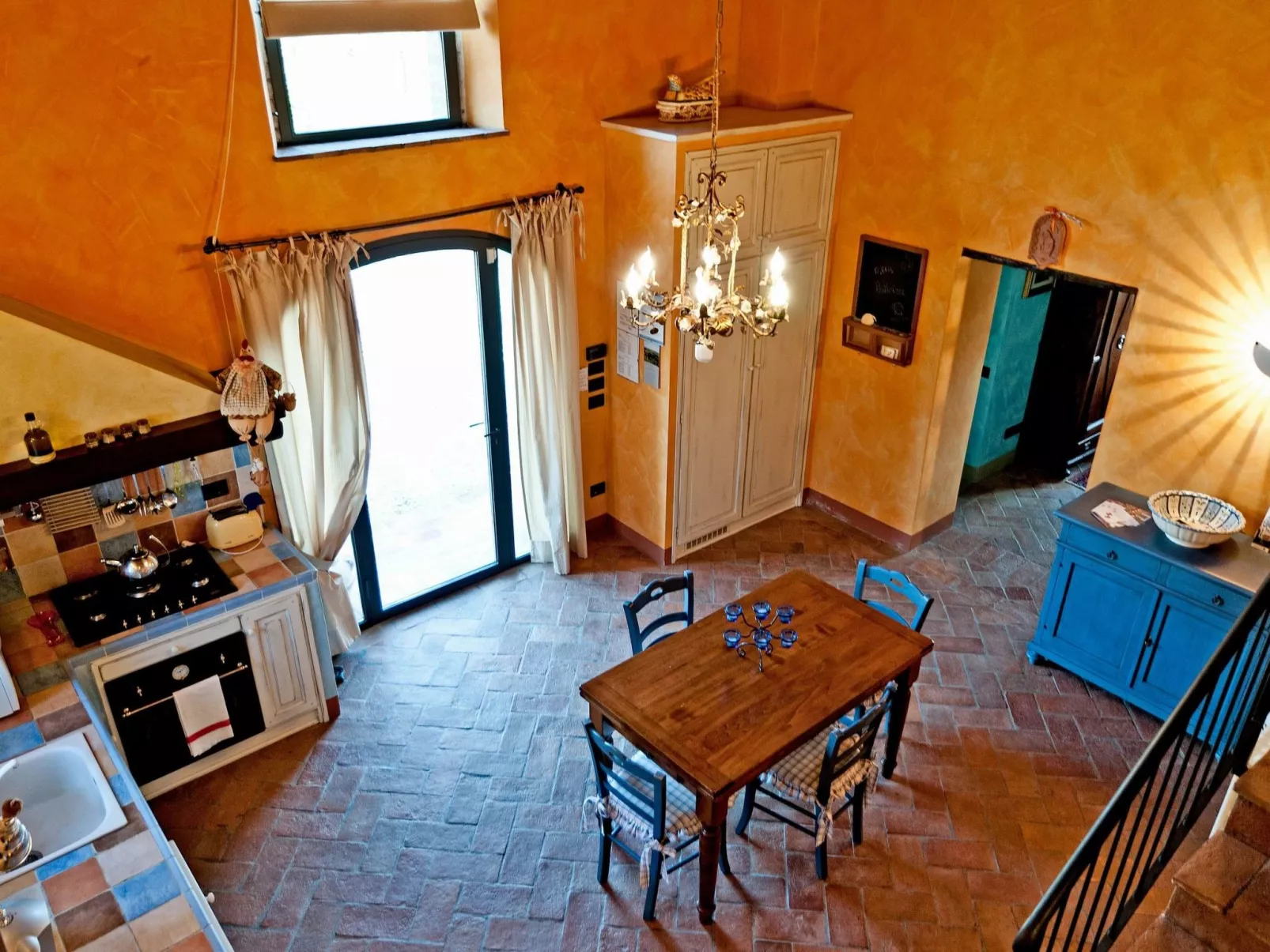 "Colle sotto 4" mit Infinity-Pool-Drinnen