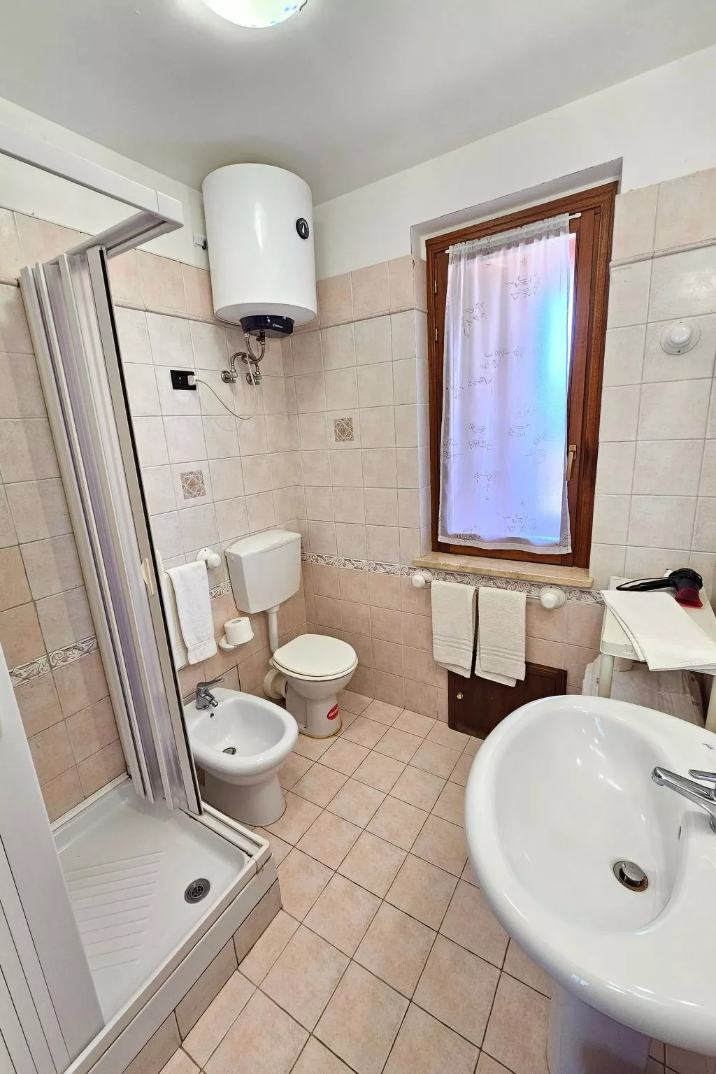 Helle mediterrane Villa mit Veranda und Garten-Inside