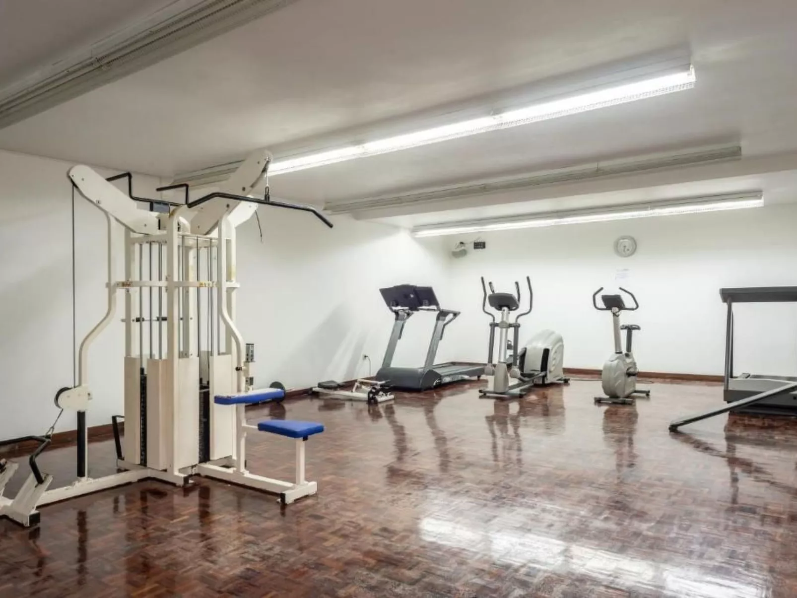 Meerblick First Line mit 2 Pools 1-Drinnen