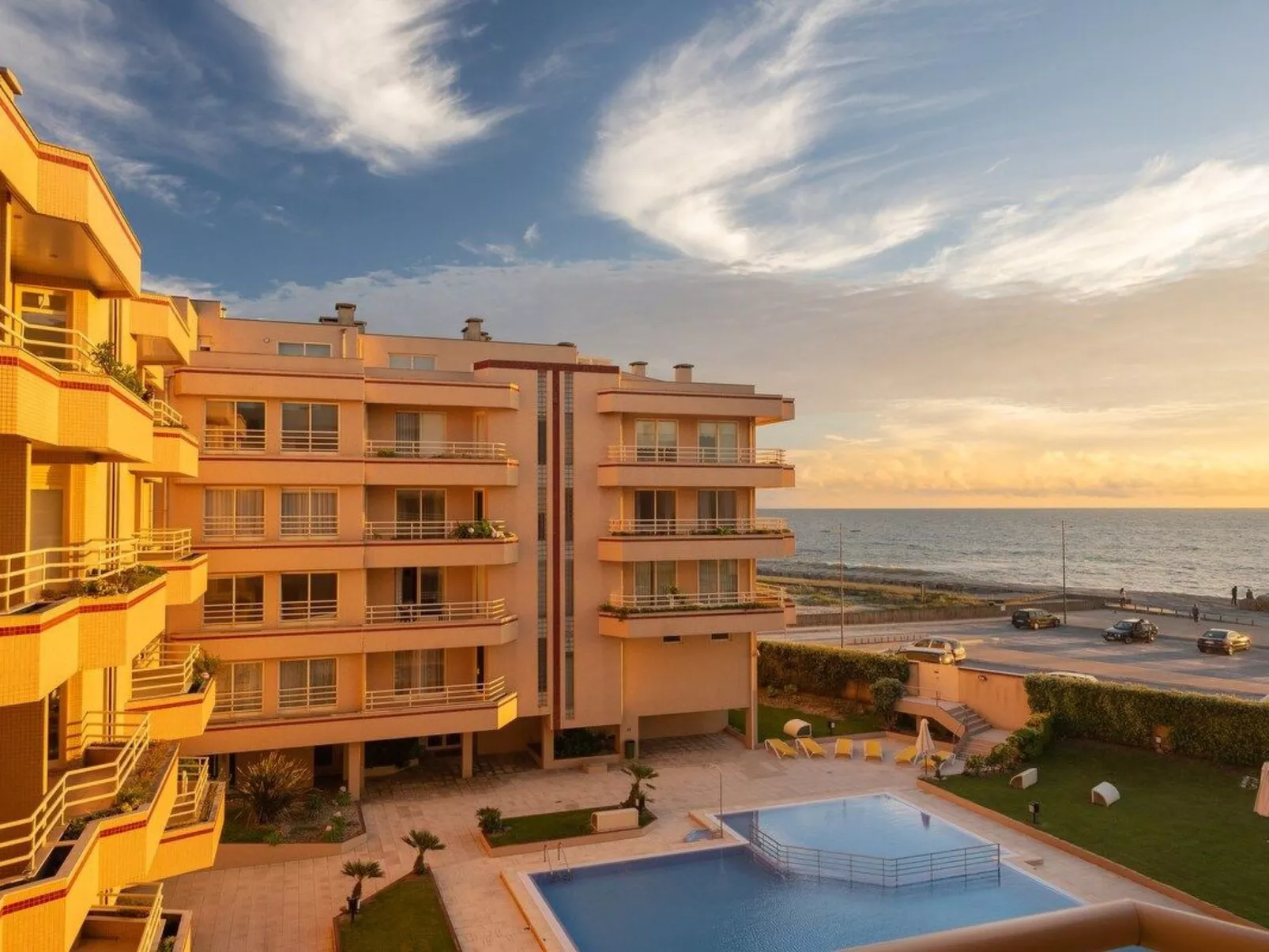 Meerblick First Line mit 2 Pools 5-Draußen