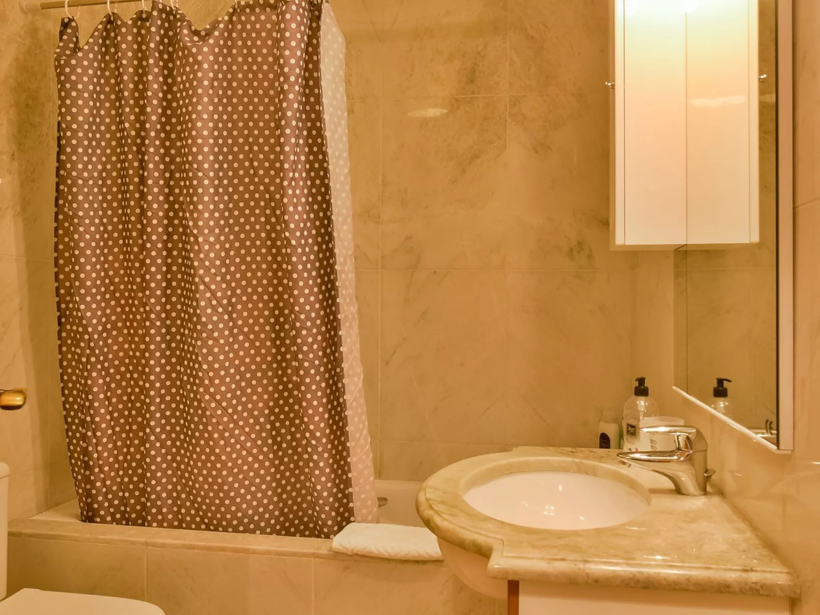 Zentrale Wohnung in Lissabon-Image-tags.info