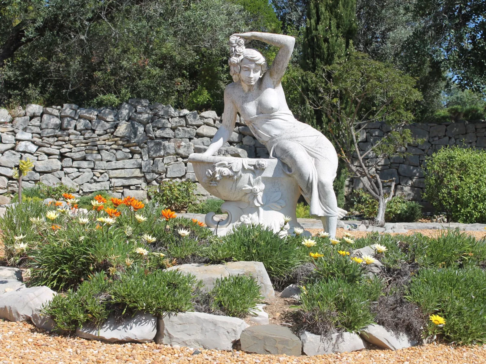 Ferienvilla mit Blick auf das Wasser-Image-tags.info