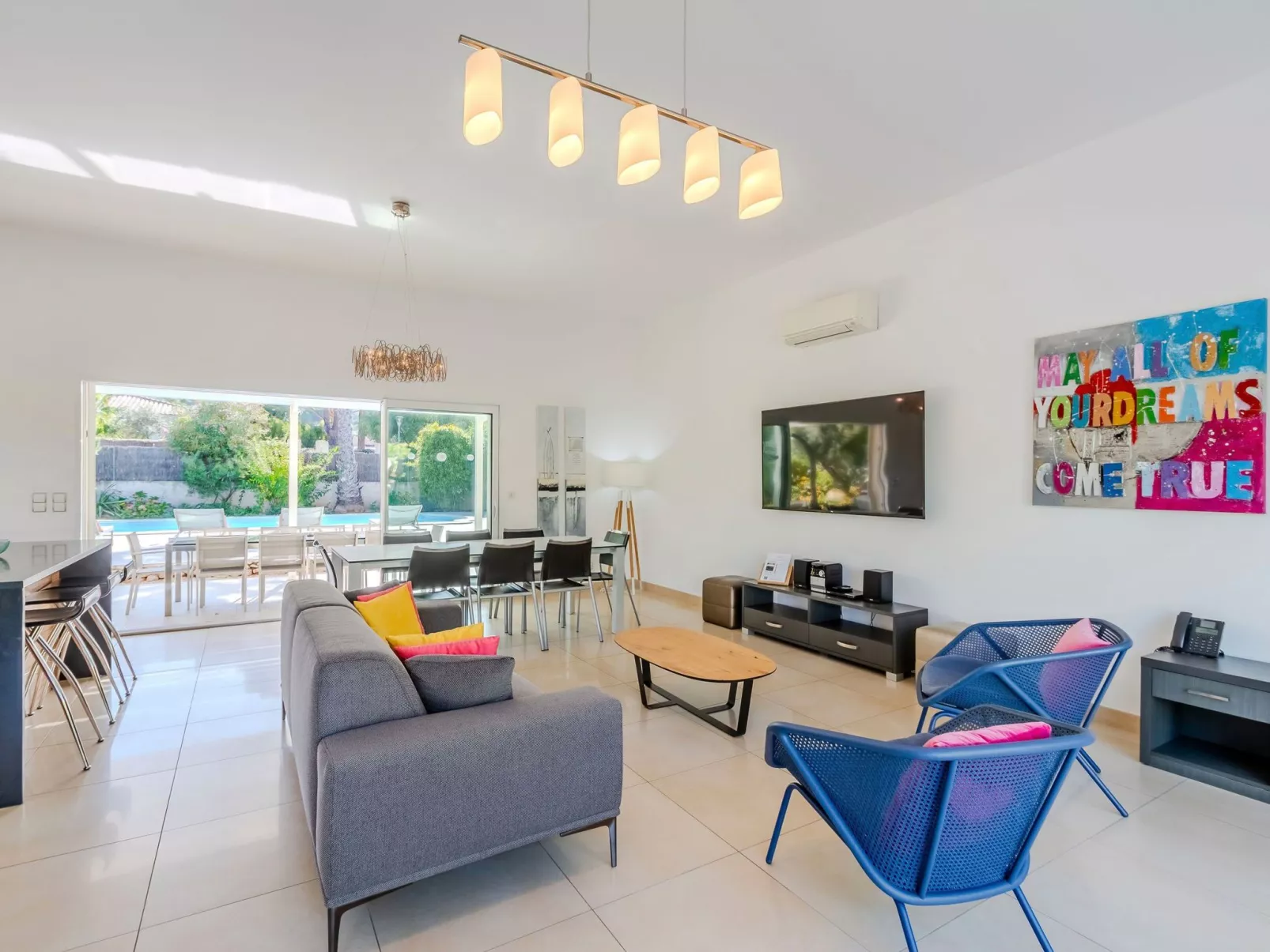 Villa 3 Schlafzimmer, privater Pool Garten und Parkplatz-Dedans