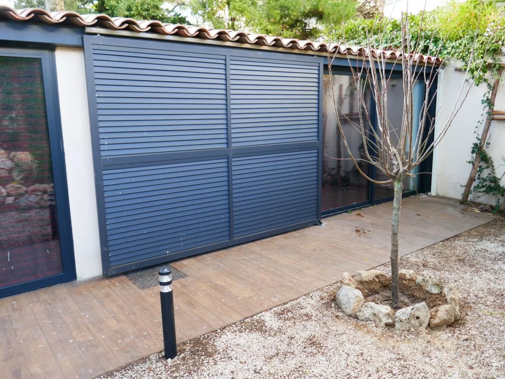 Mascotte Gartenhaus-Draußen