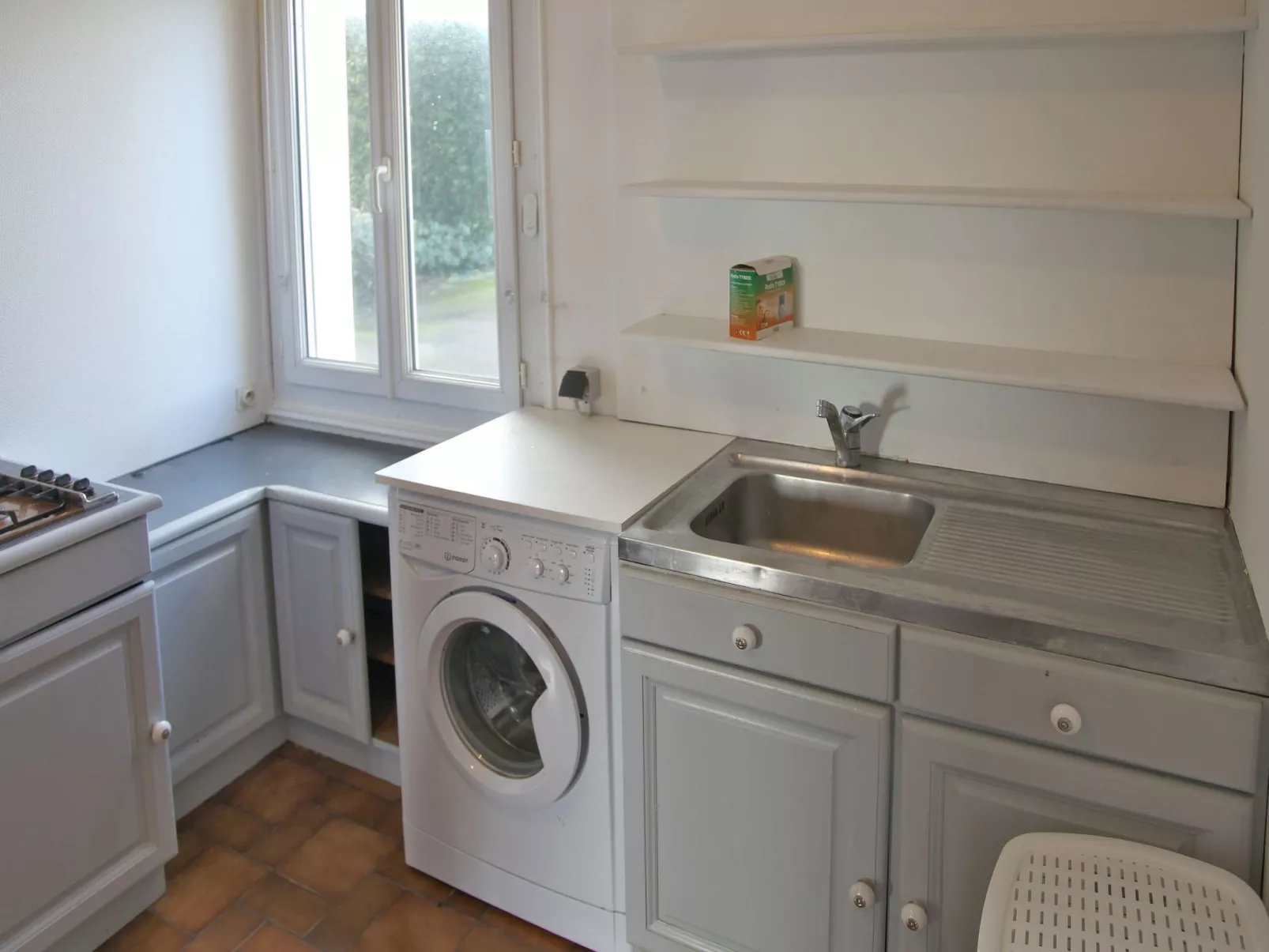 Wunderschönes Dorf am Meer-Drinnen