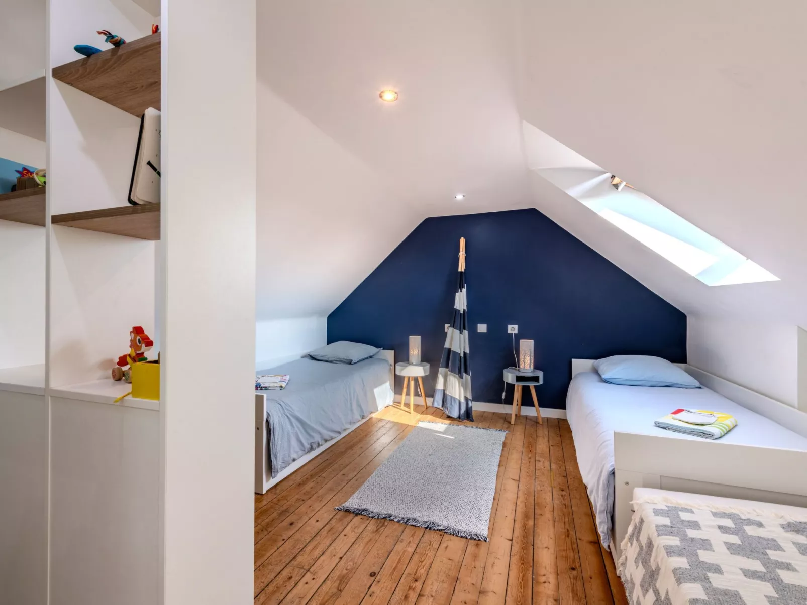 Landgut "Villa Léànie" mit Innenpool-Drinnen