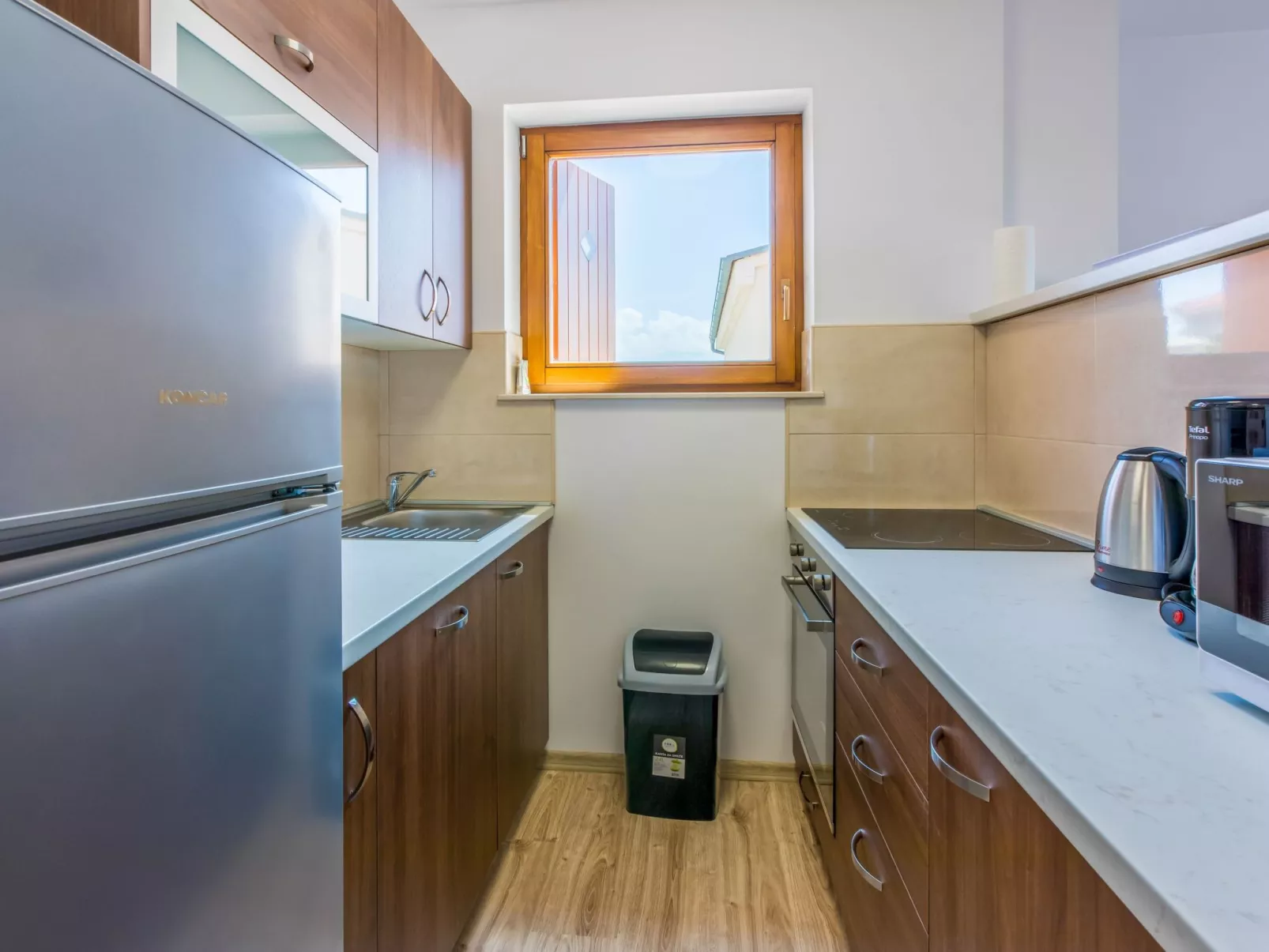 FeWo mit privatem Balkon und Gemeinschaftspool-Drinnen