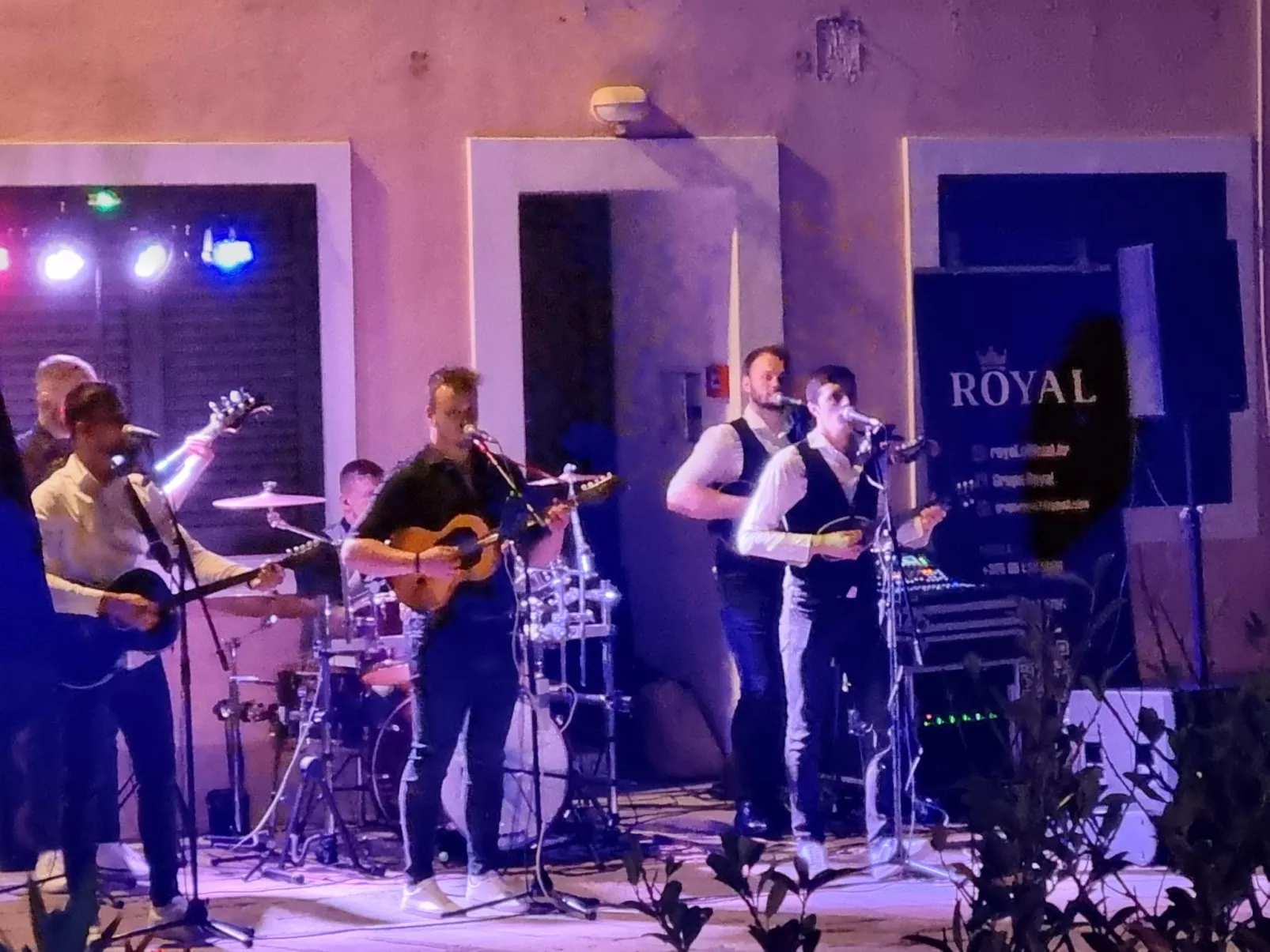 Apartam 4 Karlobag-Draußen