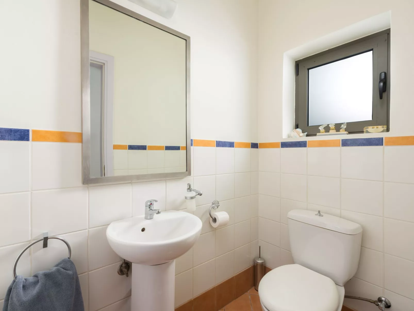 In Sgourou mit Parkplatz, Blick ins Grüne-Dedans