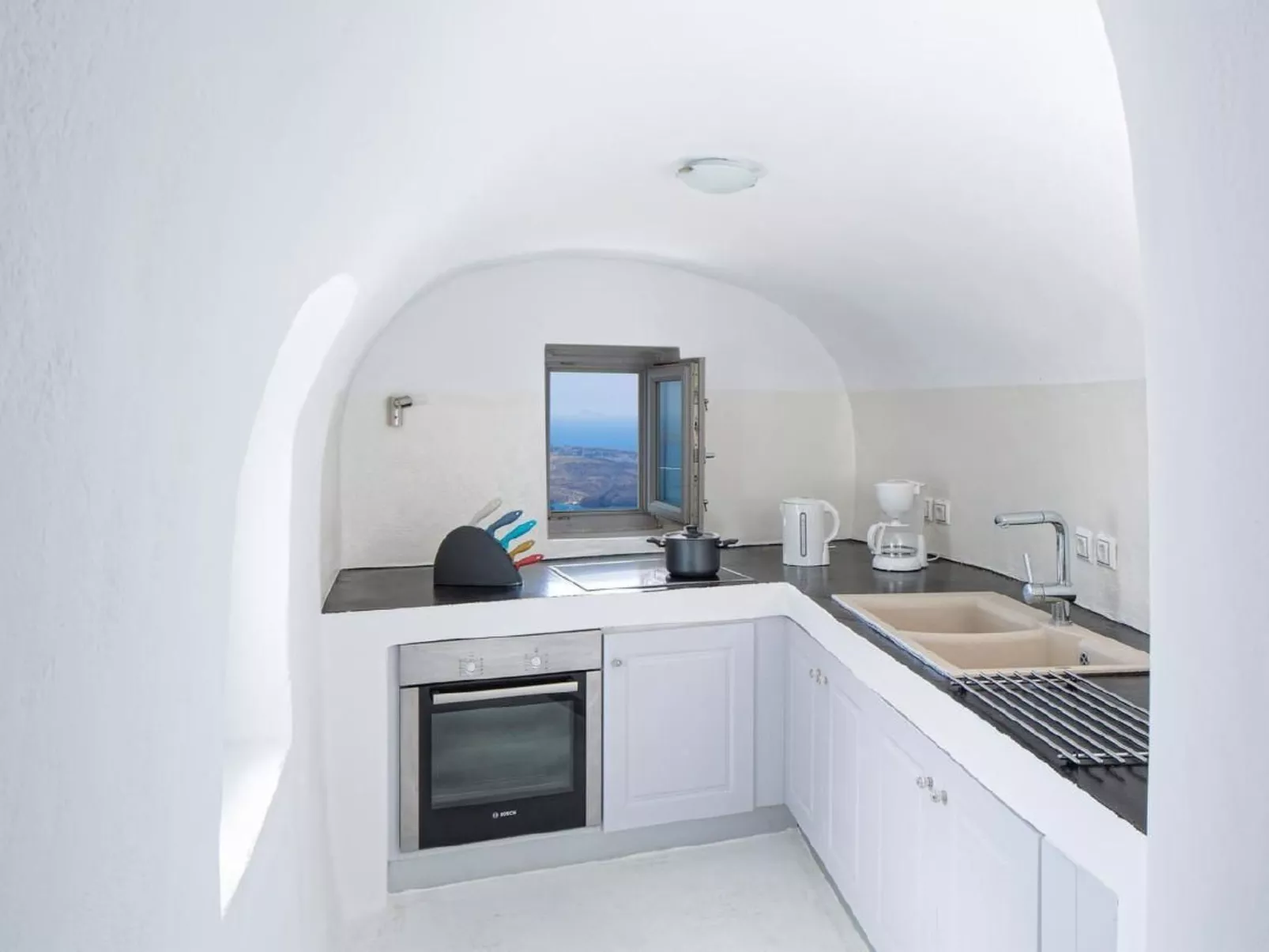 Stilvolle Villa mit Pool und herrlichem Meerblick-Inside