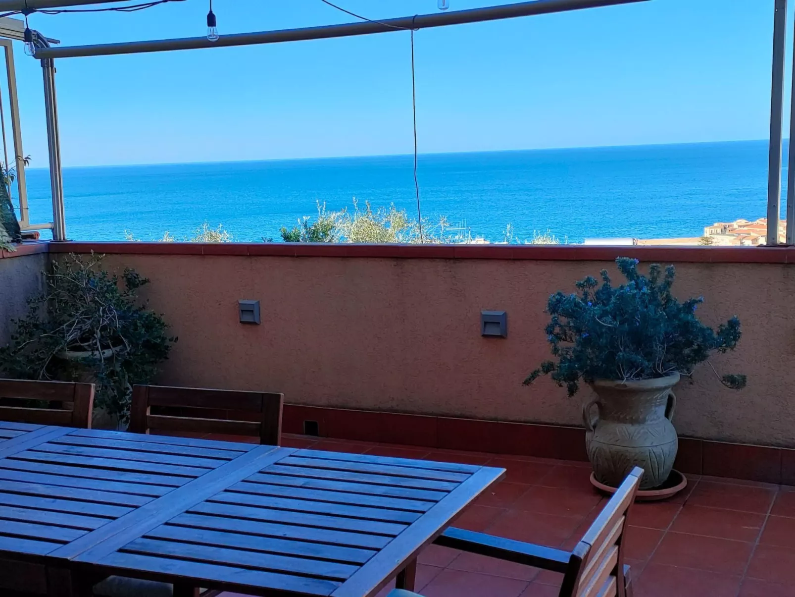 Wohnung für 6 Personen, mit großer Terrasse und Meerblick-Dehors