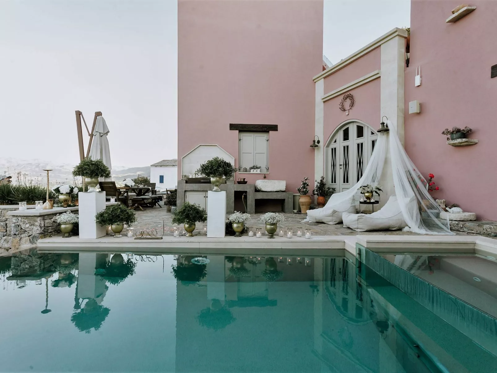 "Liodosifis" mit eigenem Pool-Image-tags.info