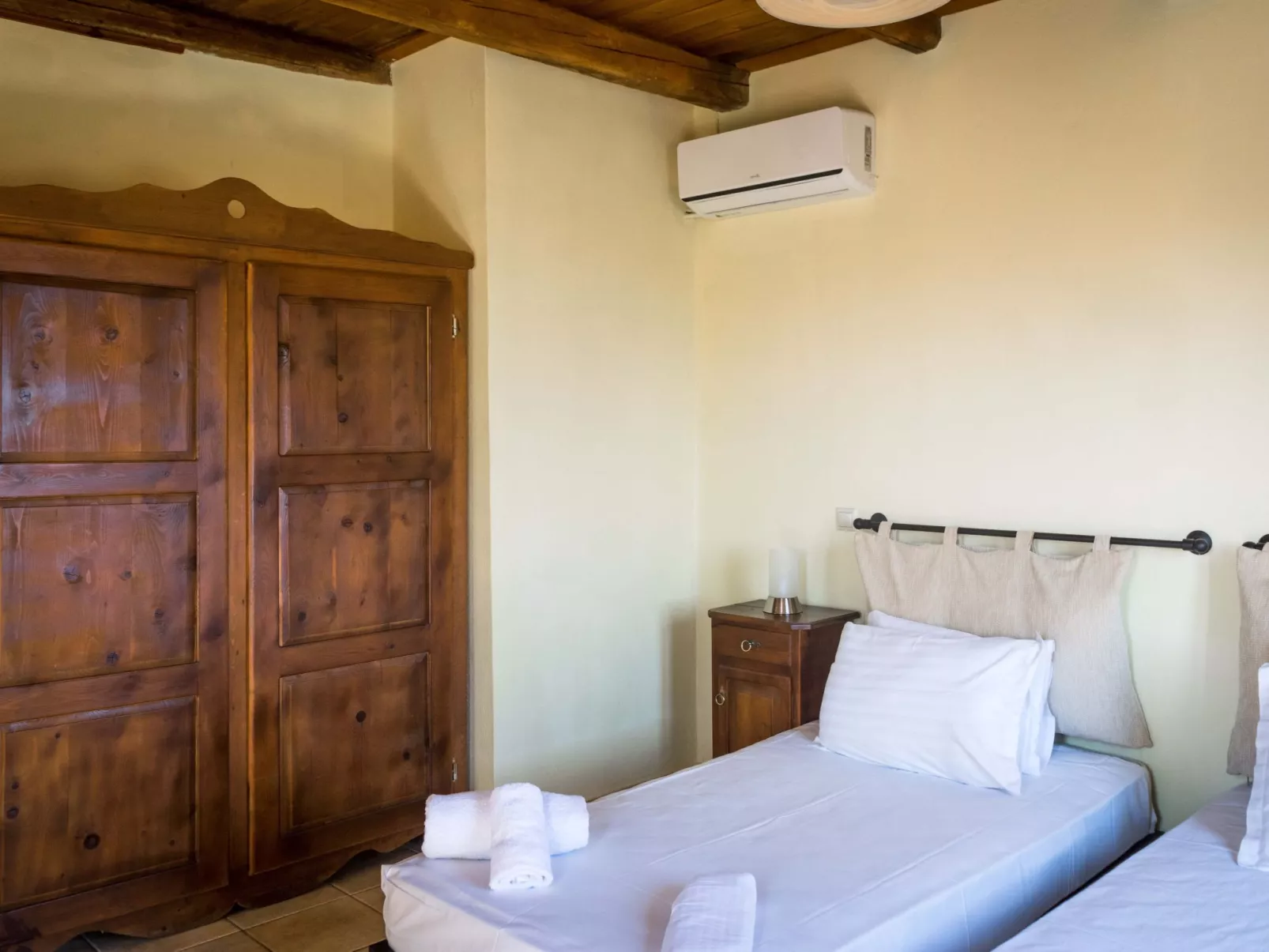 Niriides Villas_ Liagori_ 2-Schlafzimmer privater Pool-Inside