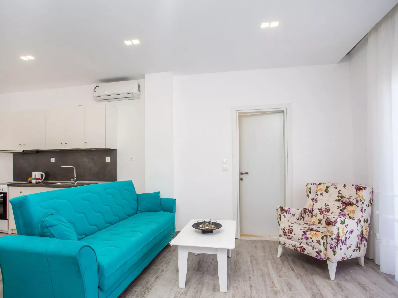 Ammos Apartment - in neu gebautem Designerhaus-Dedans