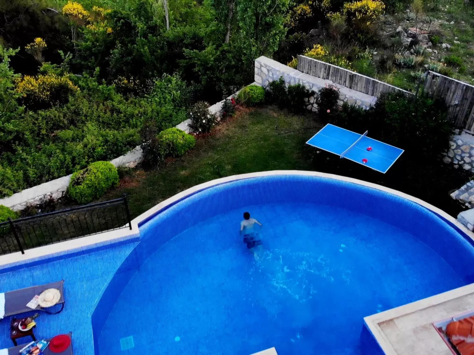 Rustikale Natursteinvilla mit Bergblick in Kalkan-Outside