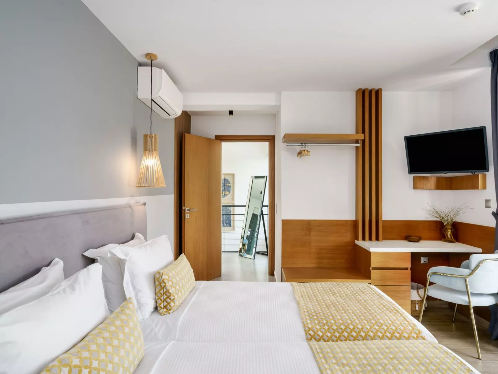 Lux-Villa mit Innen- und Außenpool, BBQ und Fitnessraum-Inside