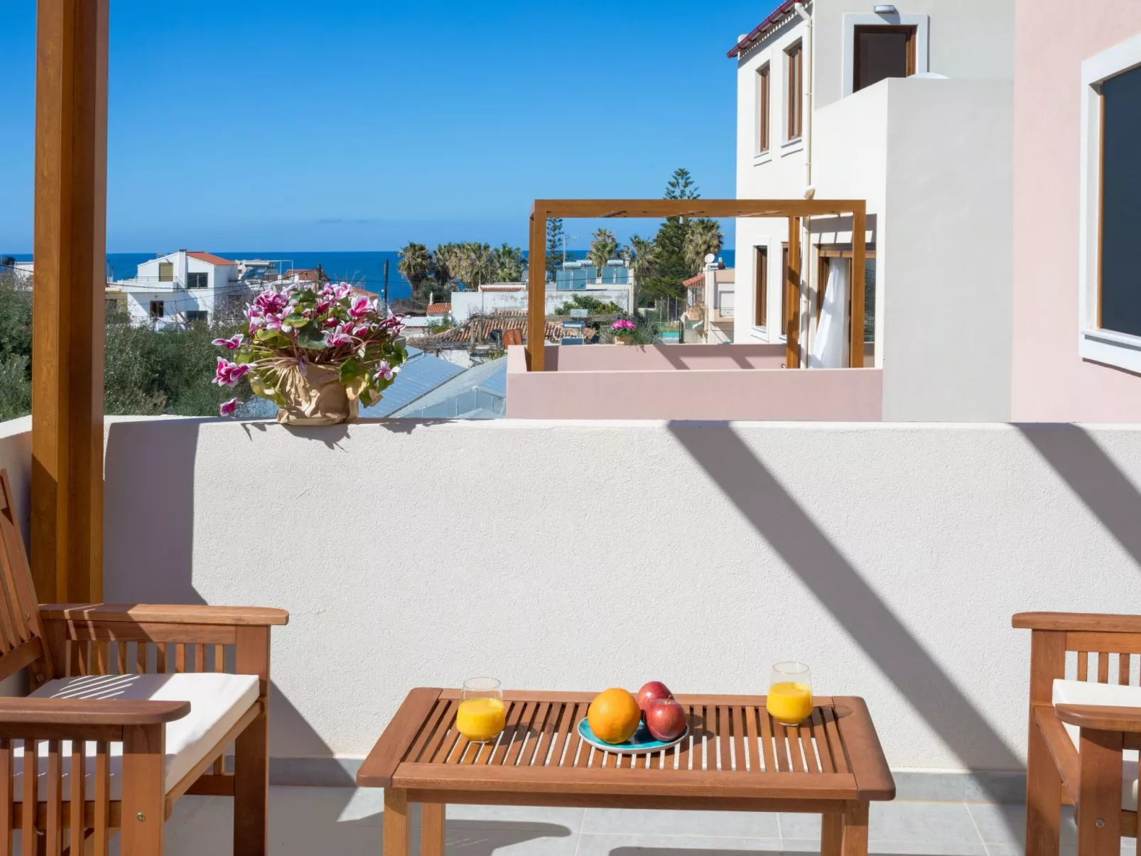 Haus in Agia Marina mit Außenpool-Image-tags.info