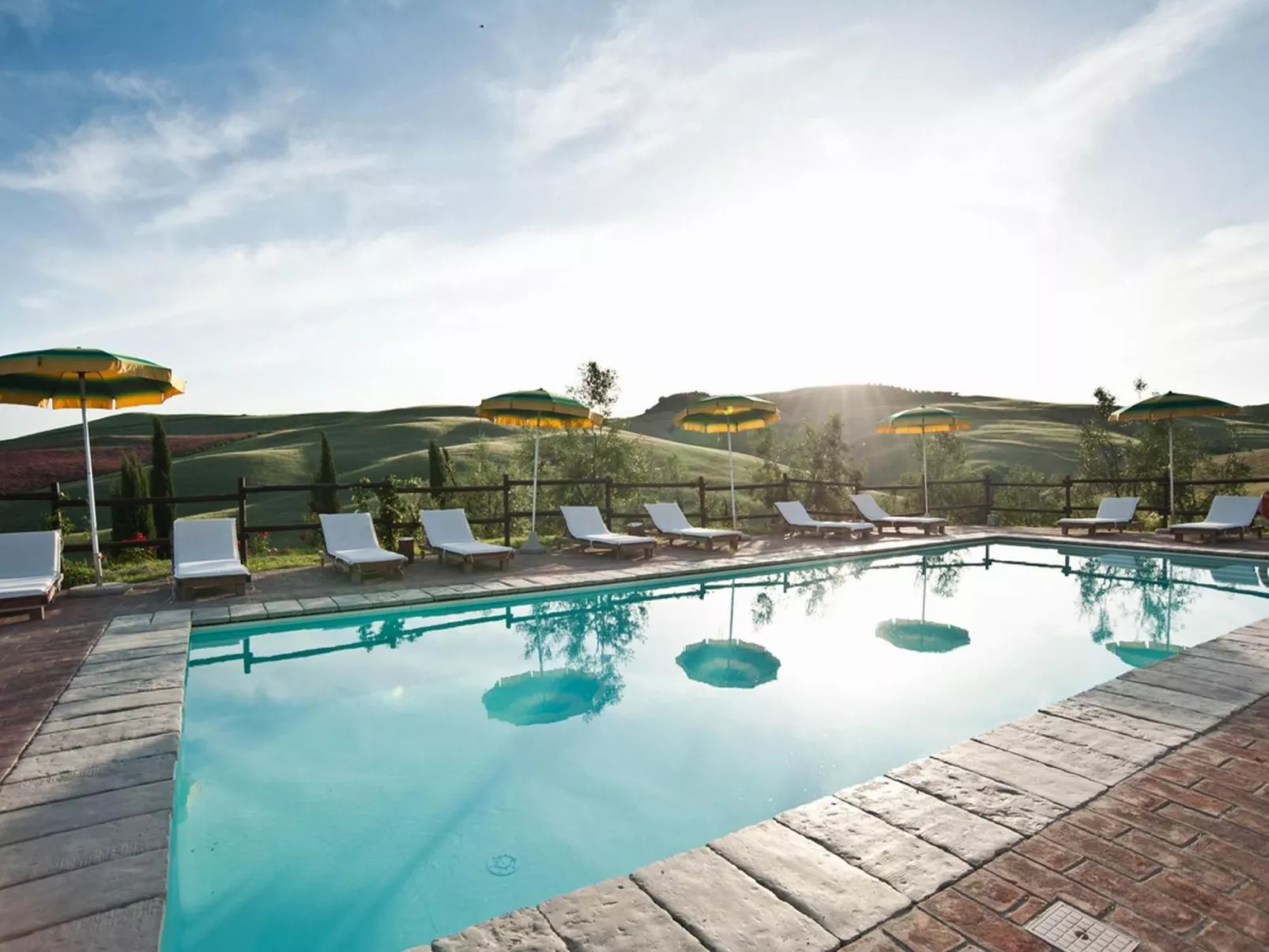 Narciso' Wohnung mit Gemeinschaftspool-Outside