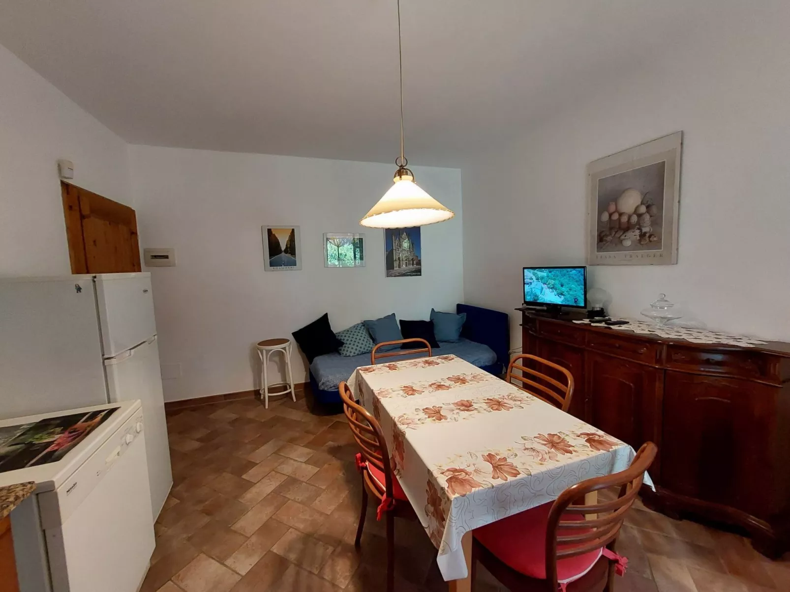 Melo Glicine' Wohnung mit Gemeinschaftspool-Drinnen