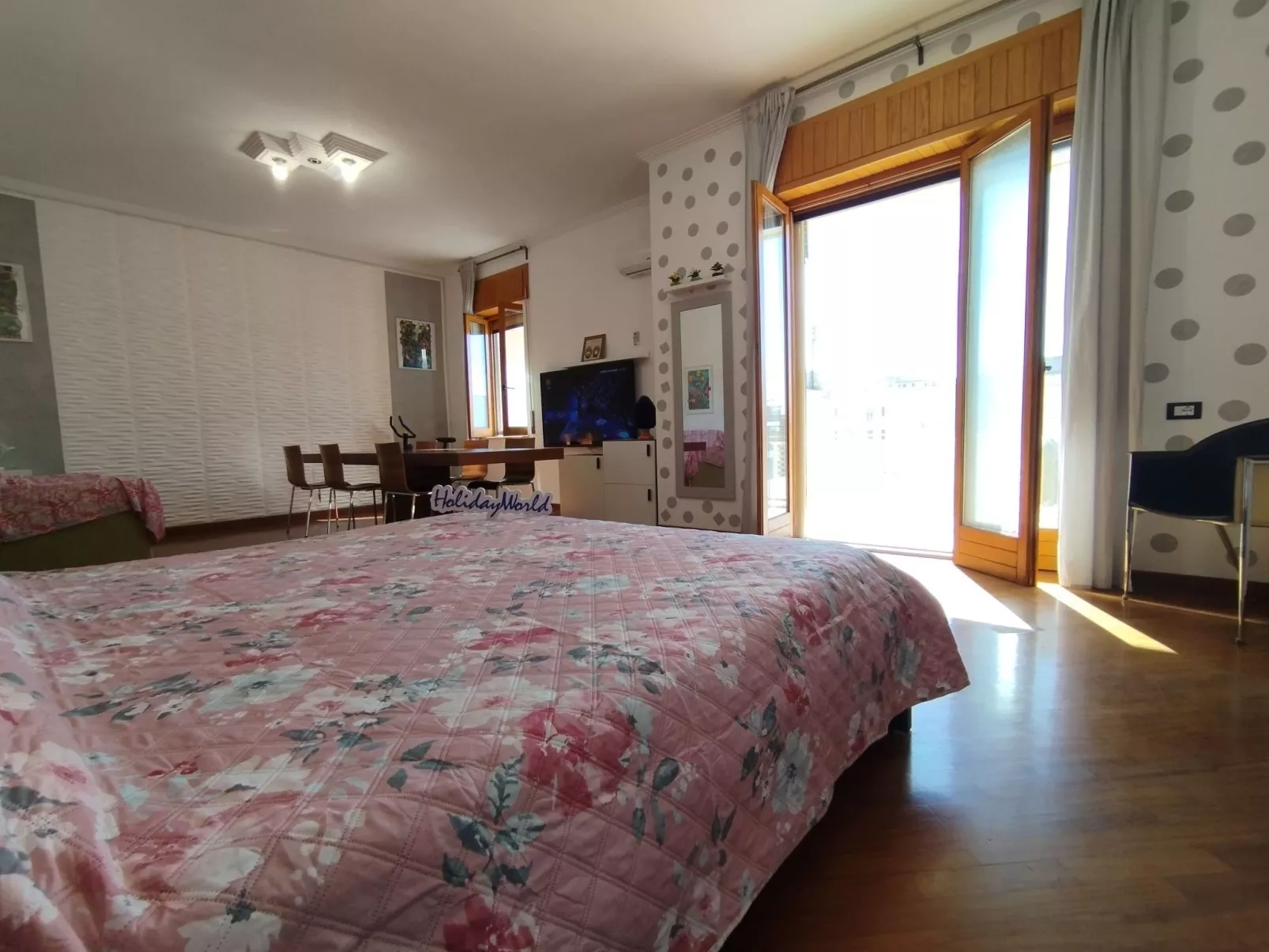 Sea La Vie by Holiday World-Inside