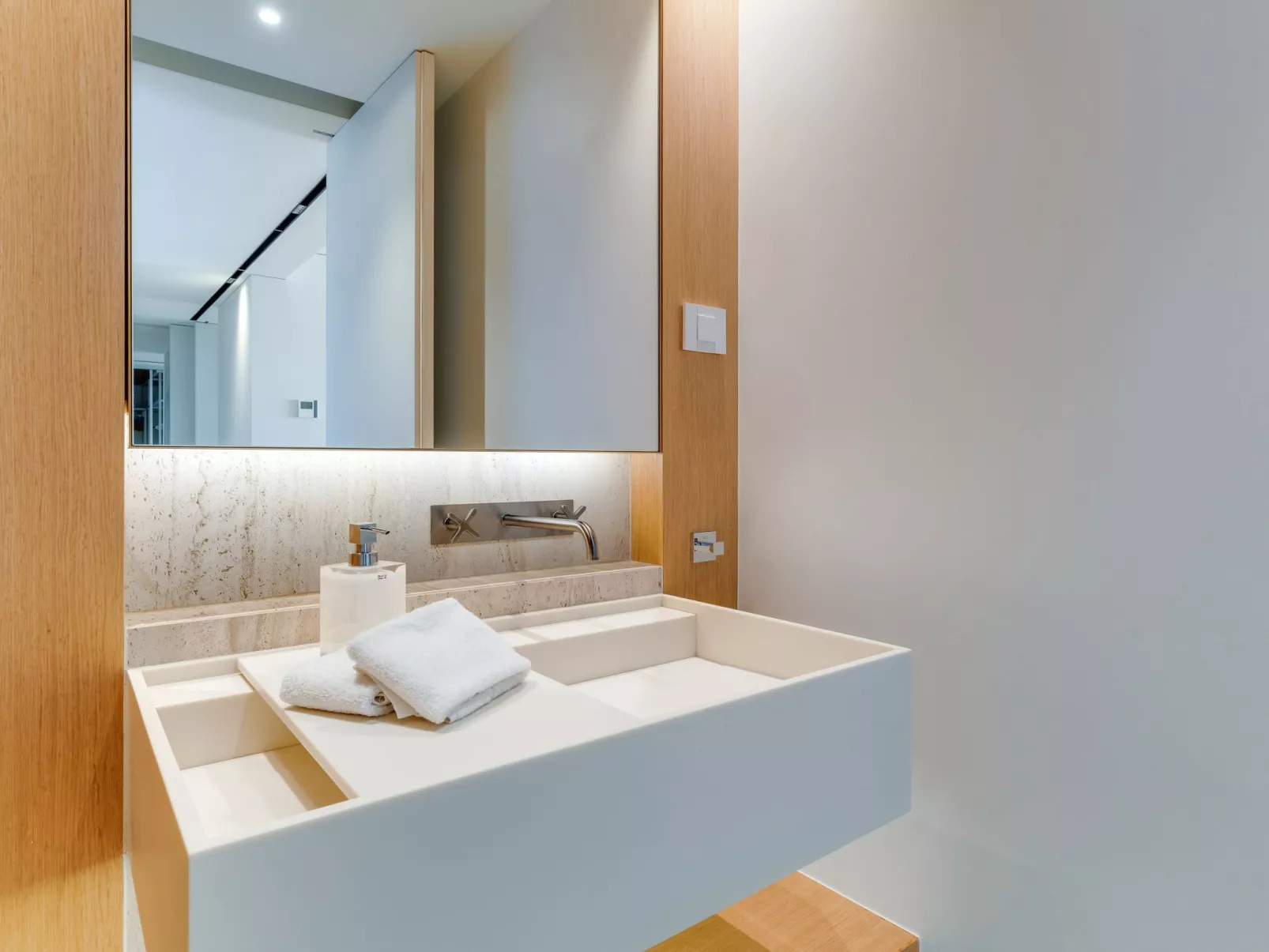 RJS Savoy Monumentalis-Inside