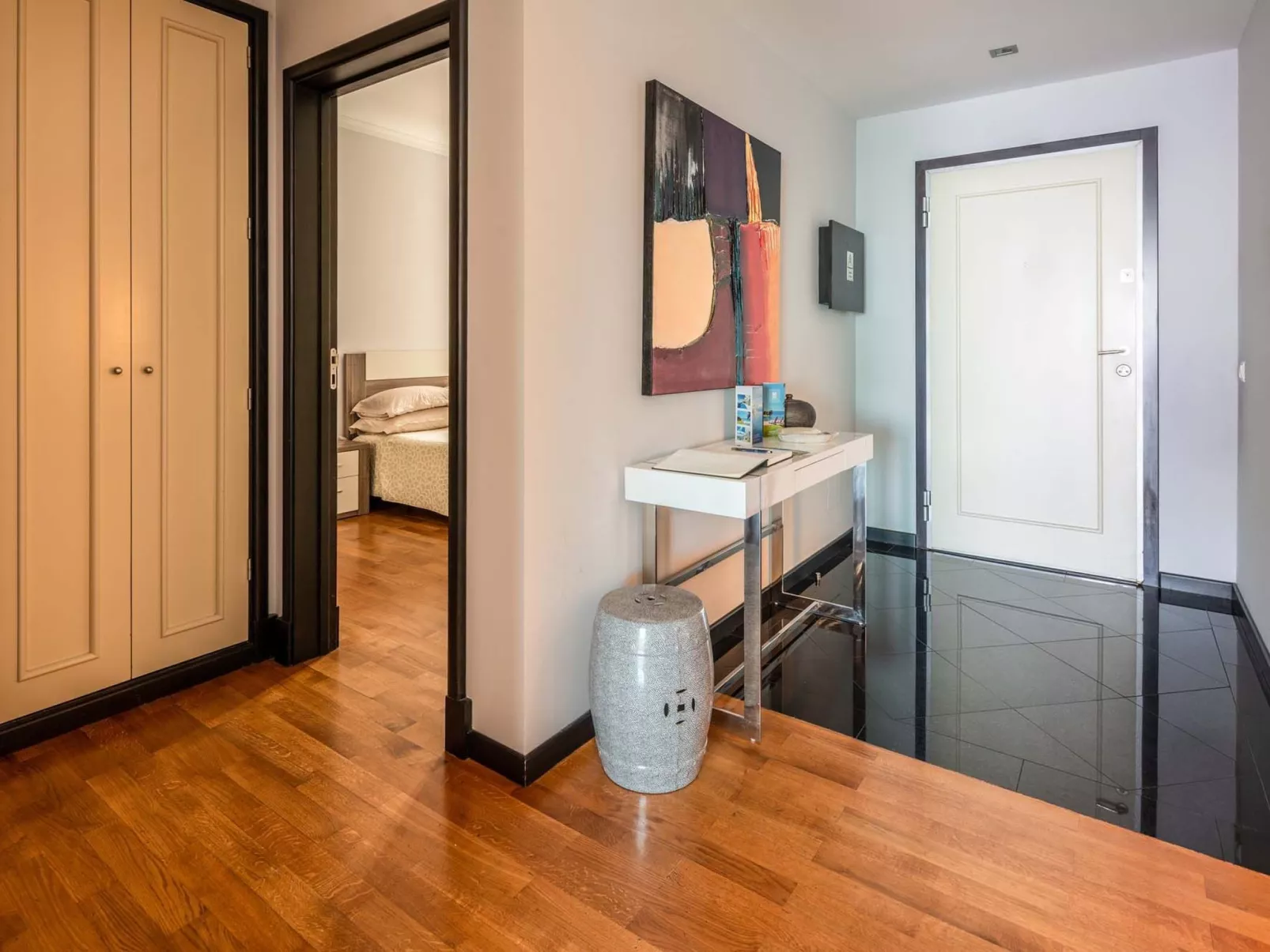 Modernes Terrassenapartment am Meer-Inside