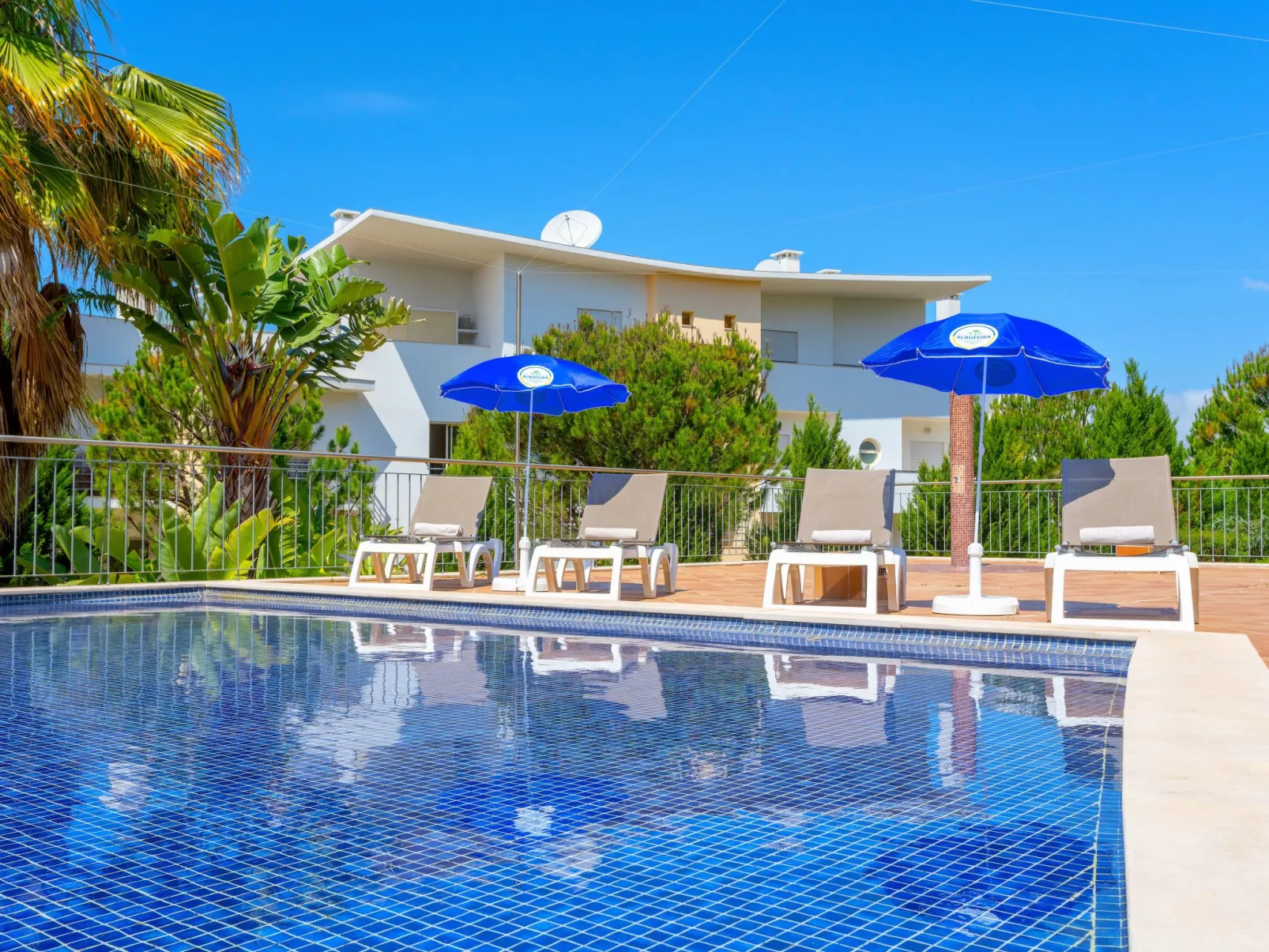 BnB Homes komfortable Wohnung mit 2 Pools-Dehors