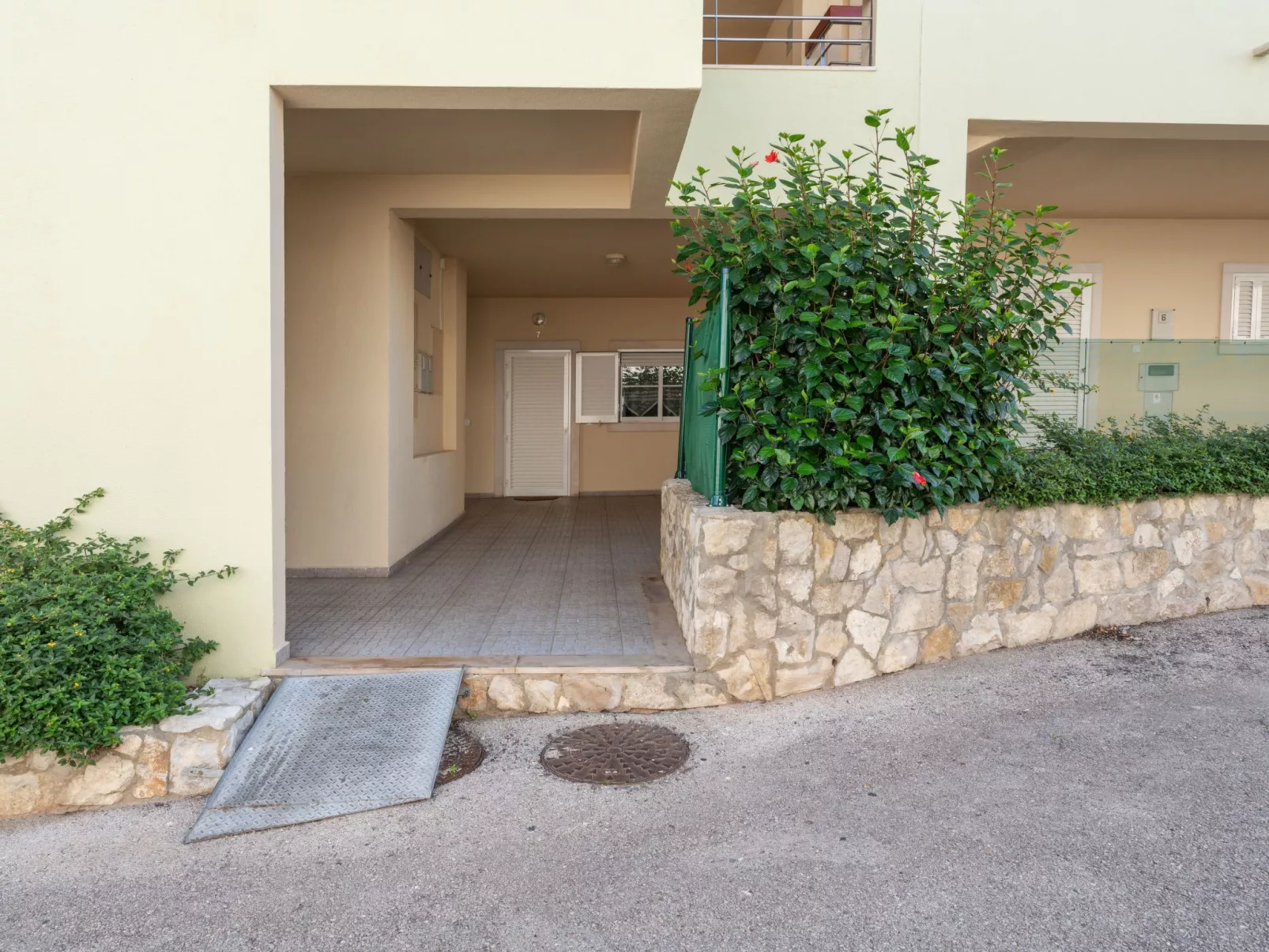 Wohnung mit Terrasse und 2 Schwimmbecken-Dehors