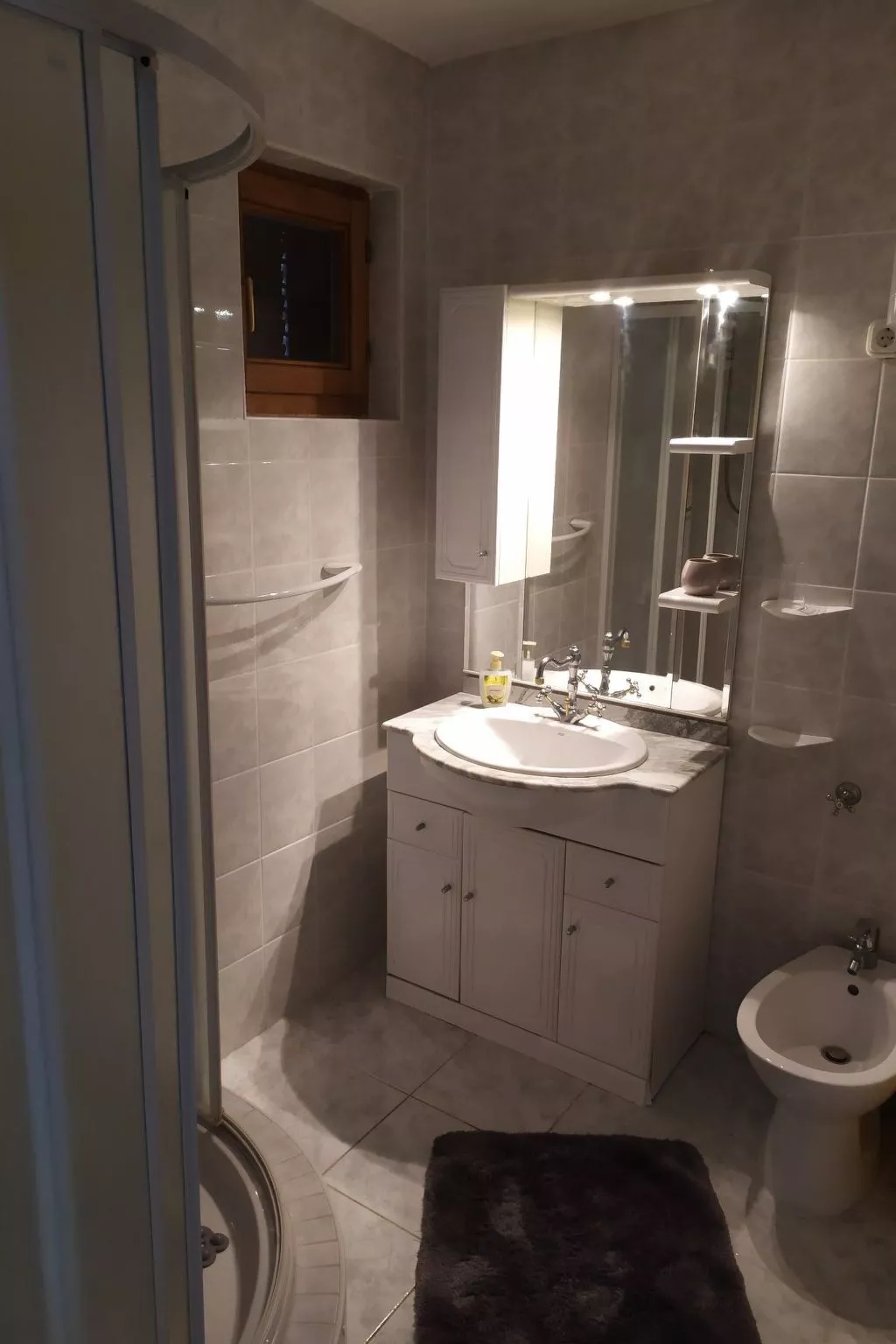 Ferienvilla mit Garten, Grill und Terrasse-Dedans