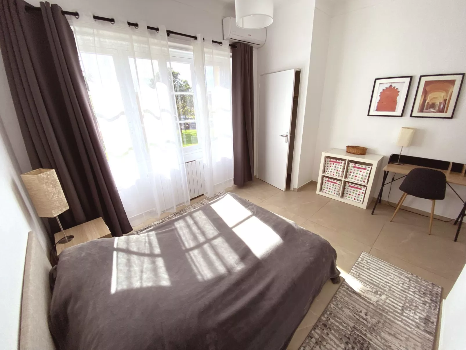 Geräumige und elegante Villa mit großem Garten, Swimmingpool und 3 Schlafzimmer-Inside