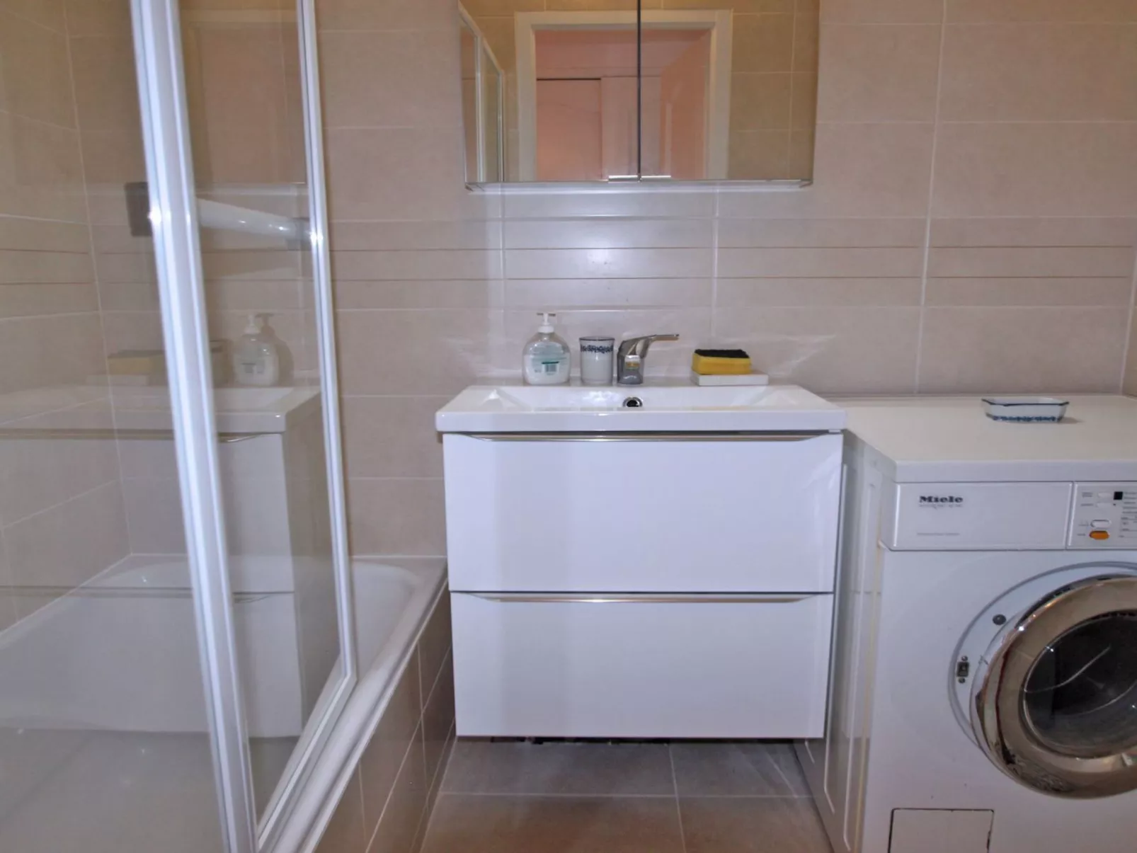 Appt T3 - 4 pers - Climatisation - Piscine-Inside